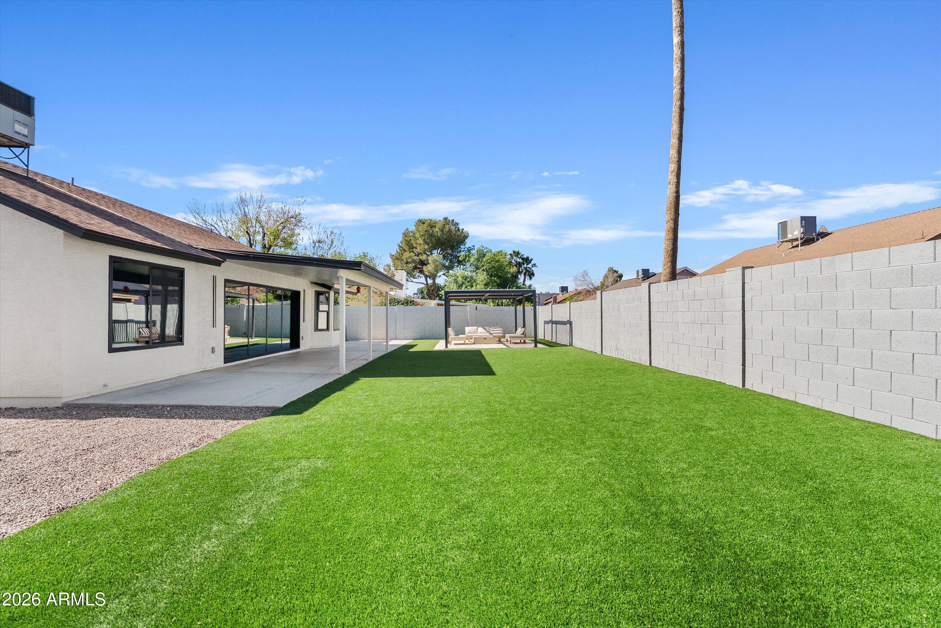 3026 E Leland Street