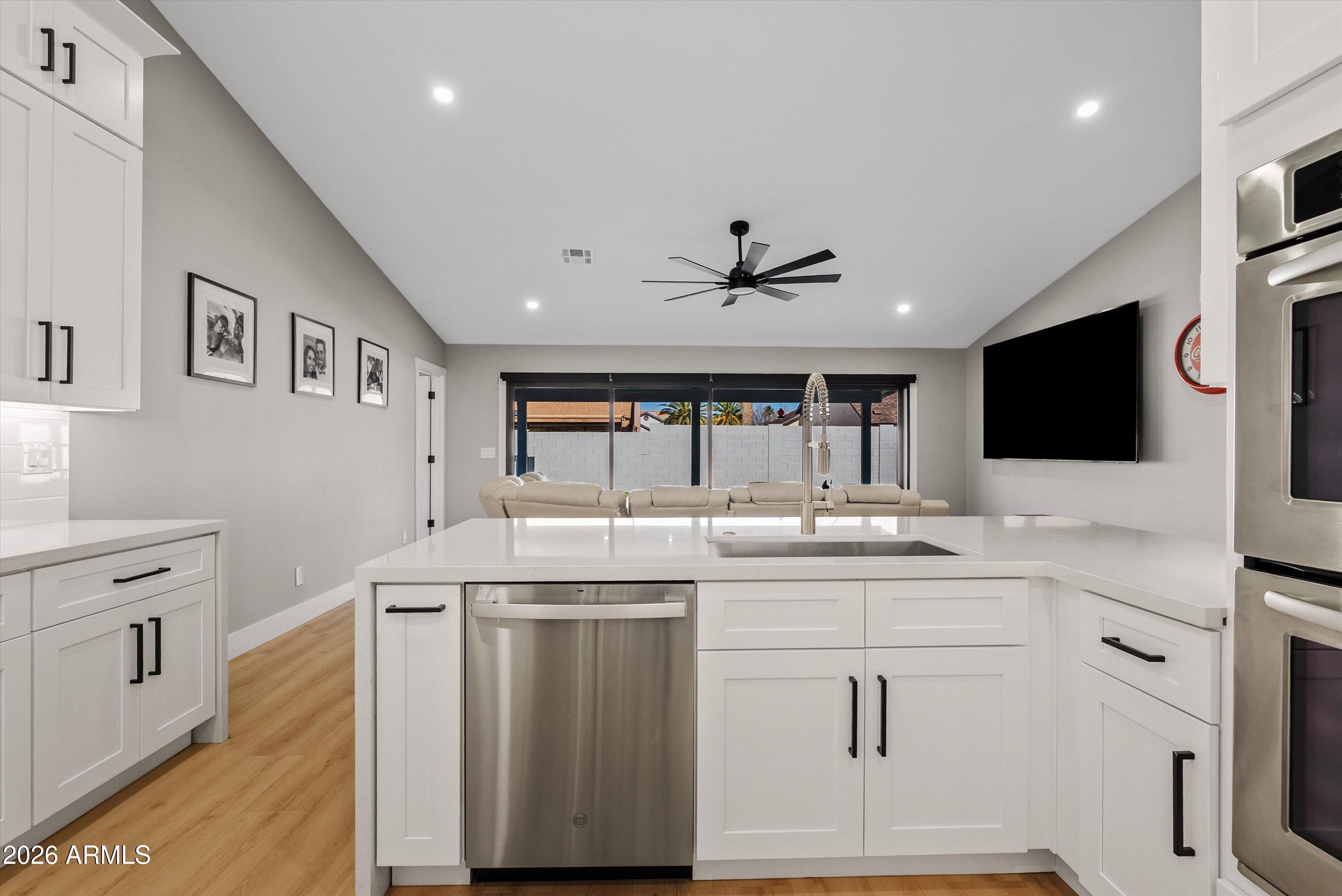 3026 E Leland Street