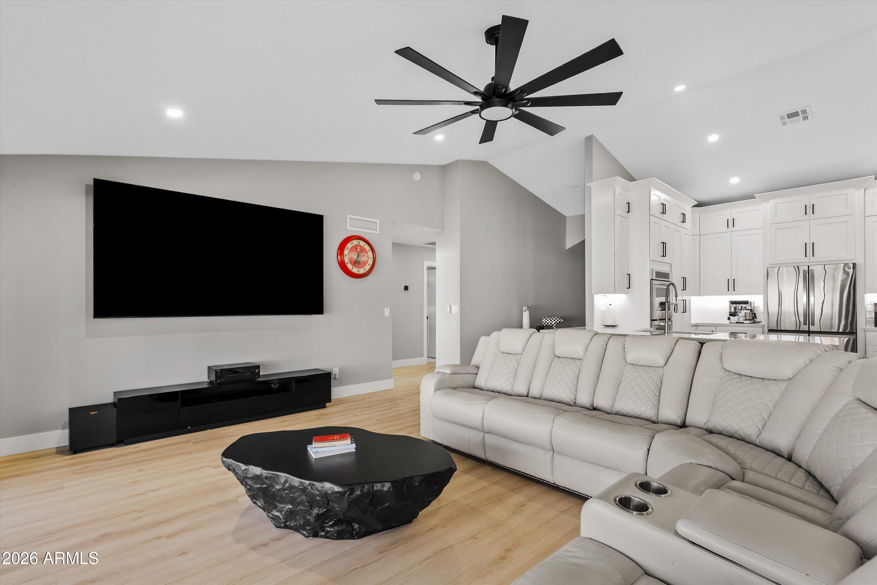 3026 E Leland Street