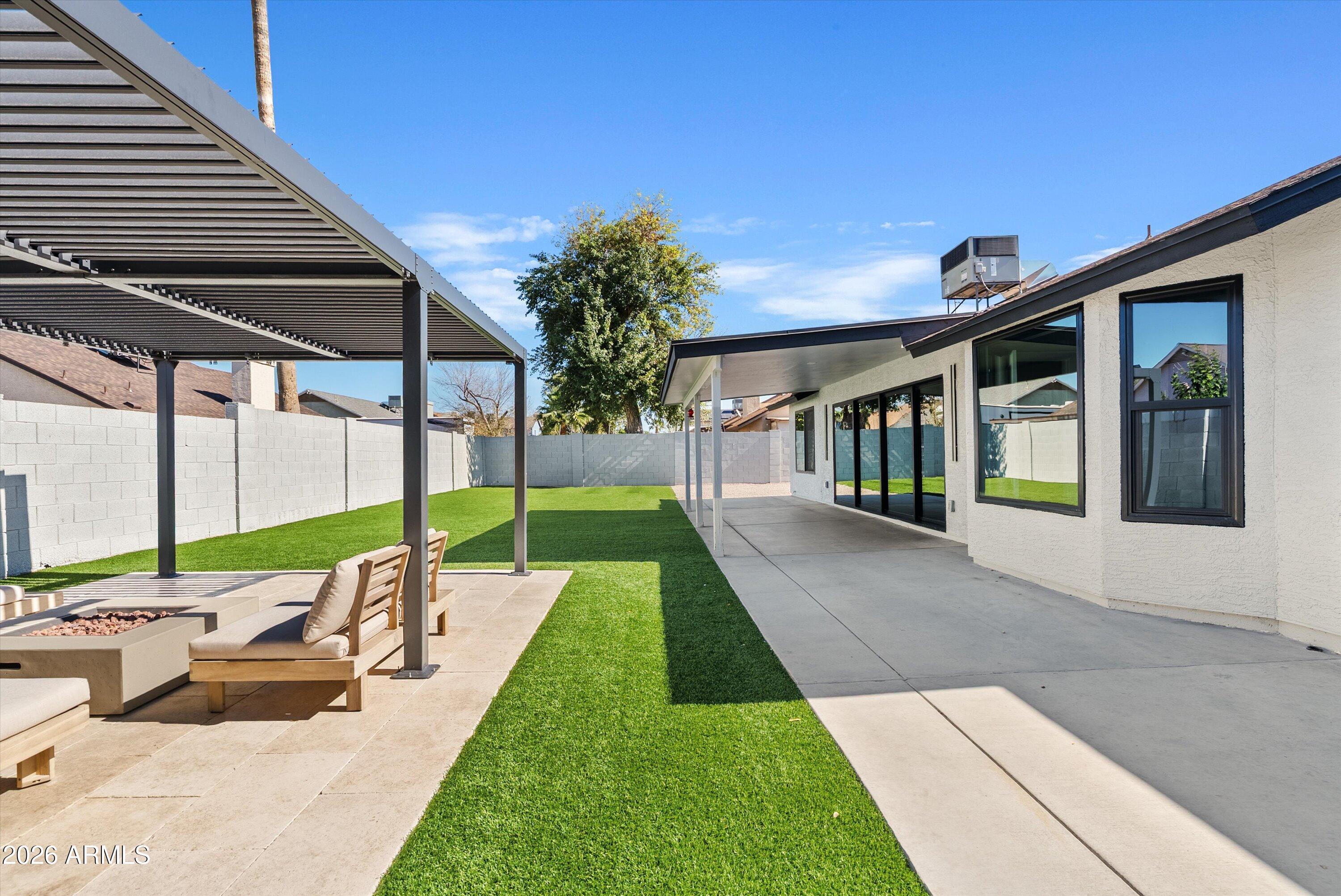 3026 E Leland Street