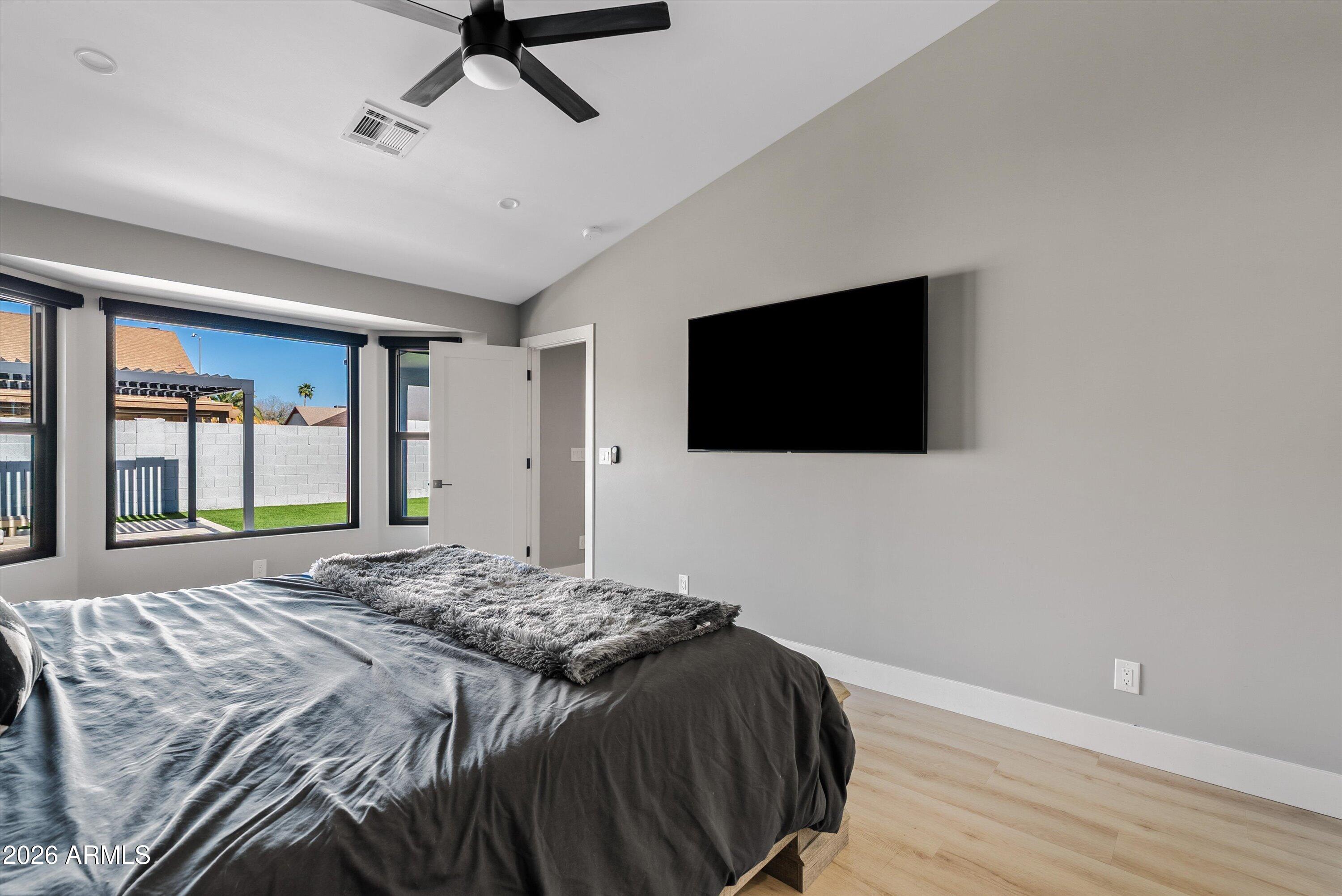 3026 E Leland Street