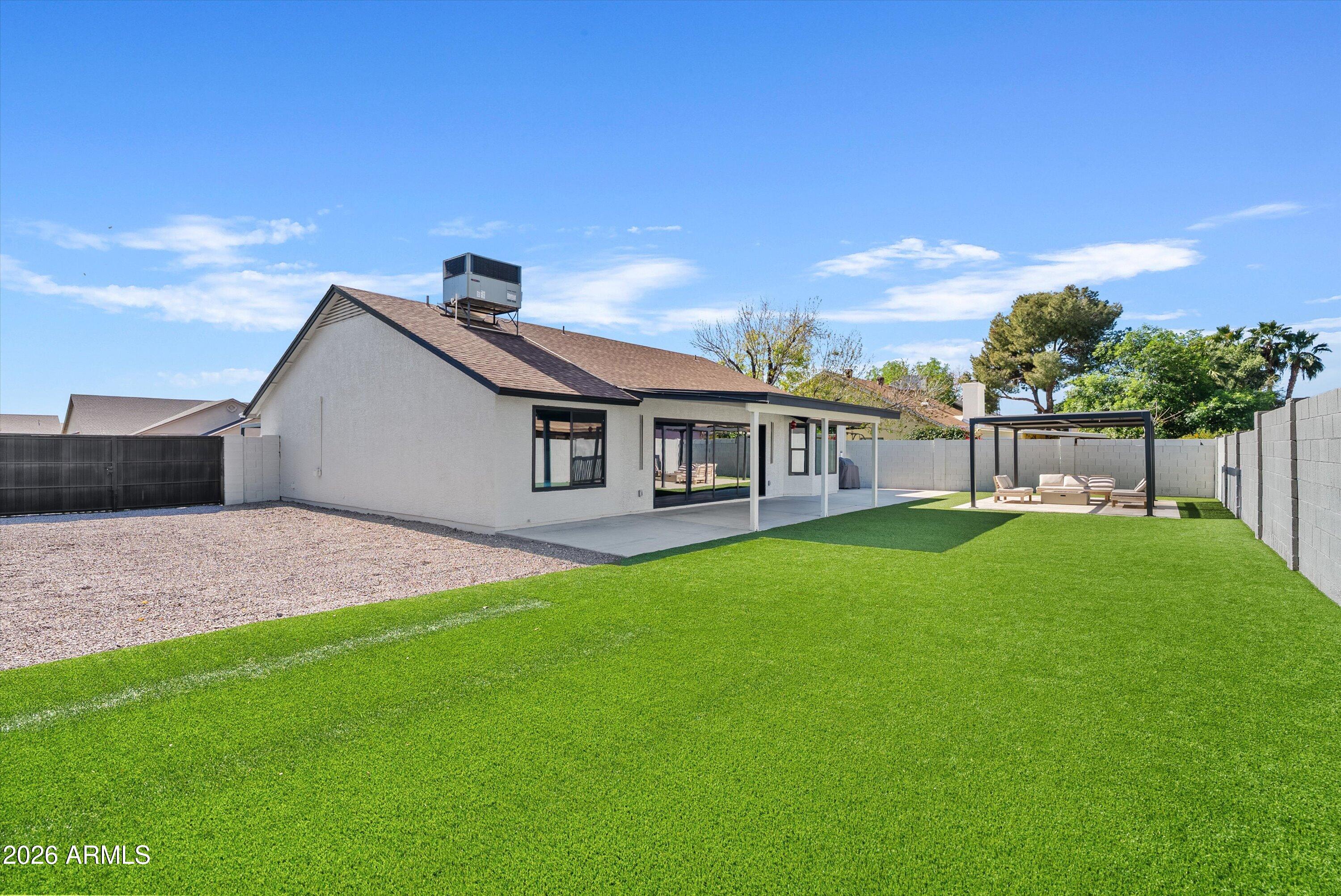 3026 E Leland Street