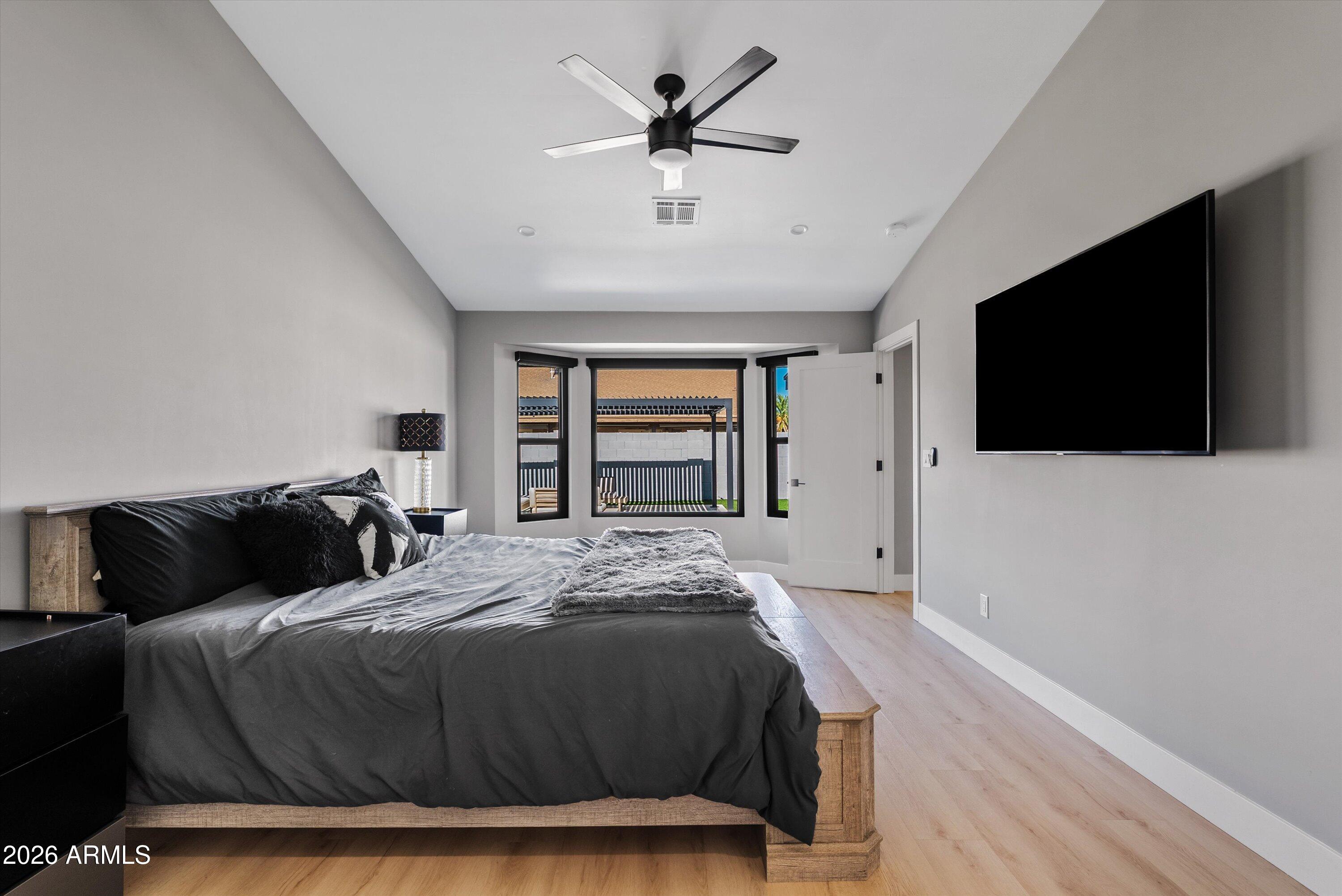 3026 E Leland Street