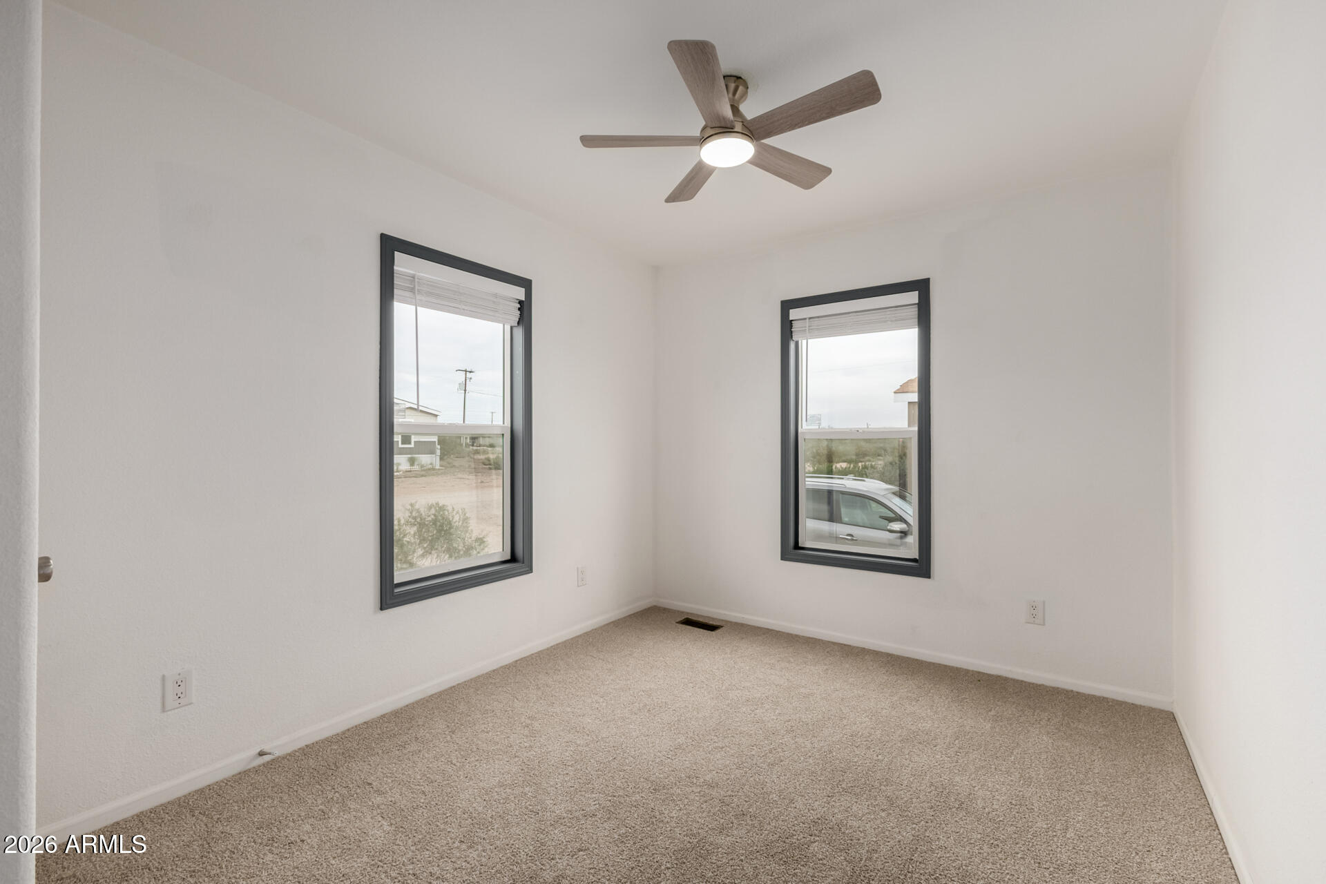 511 W CLAESSENS Drive