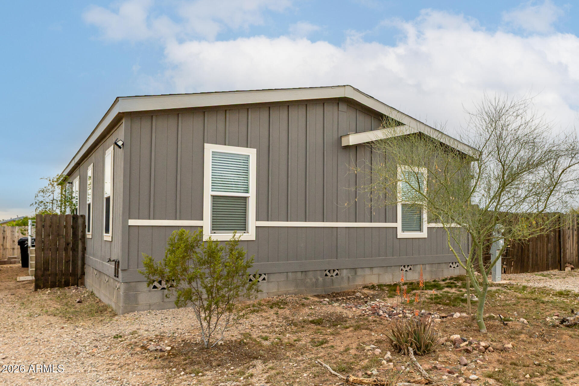 511 W CLAESSENS Drive