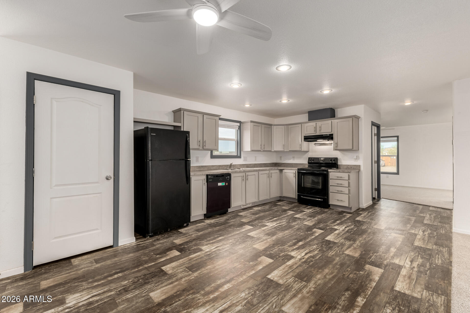 511 W CLAESSENS Drive