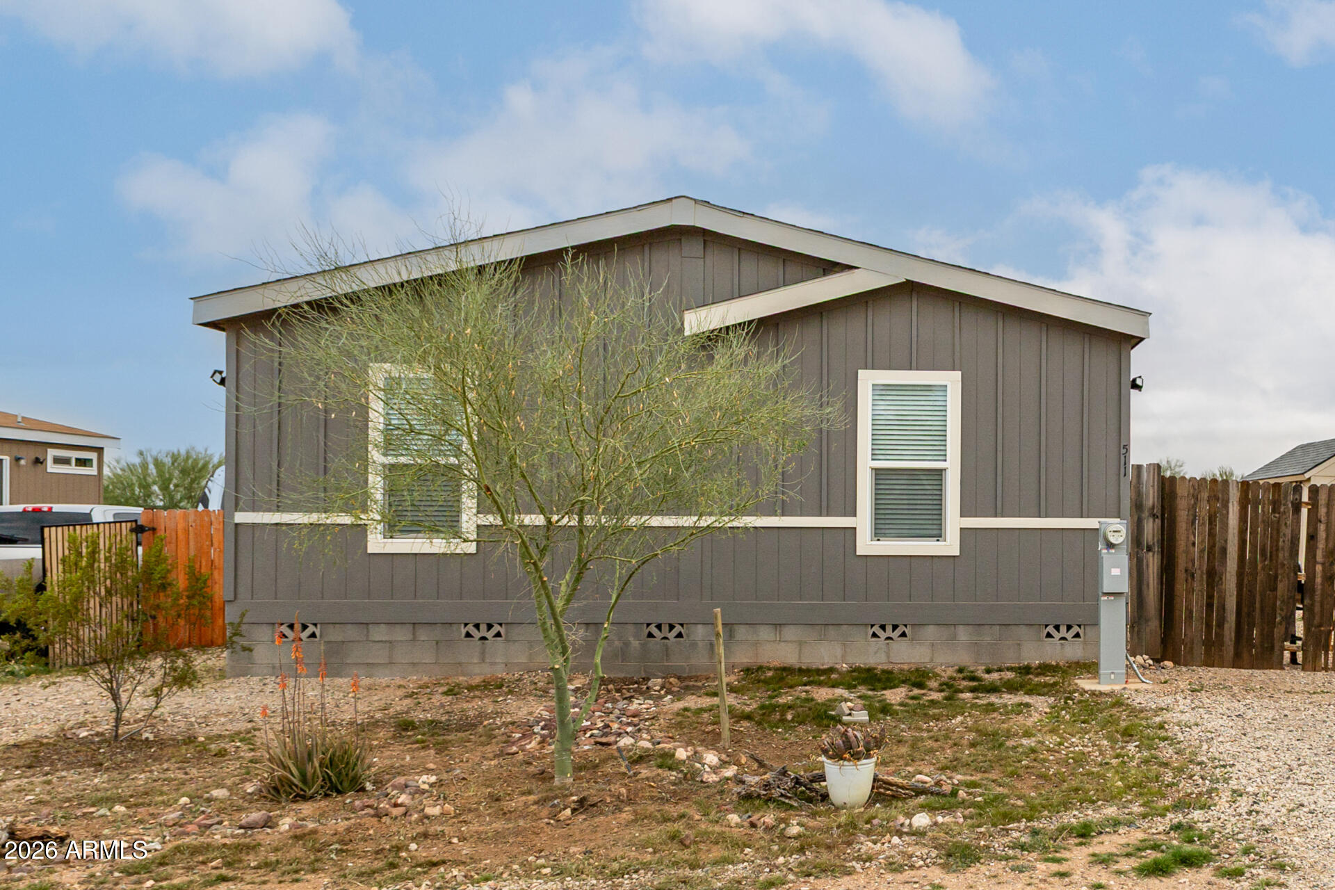 511 W CLAESSENS Drive