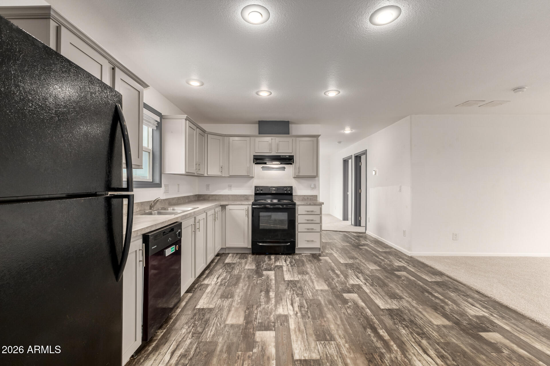 511 W CLAESSENS Drive