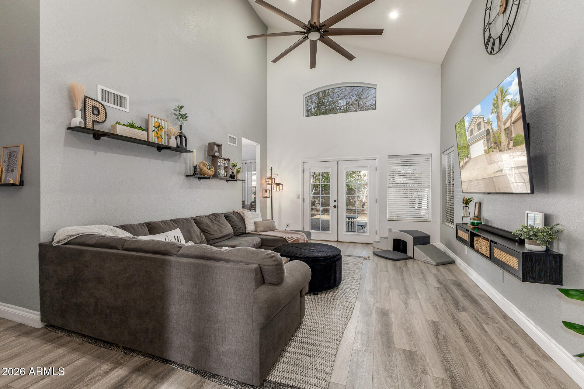 124 W MOHAWK Drive
