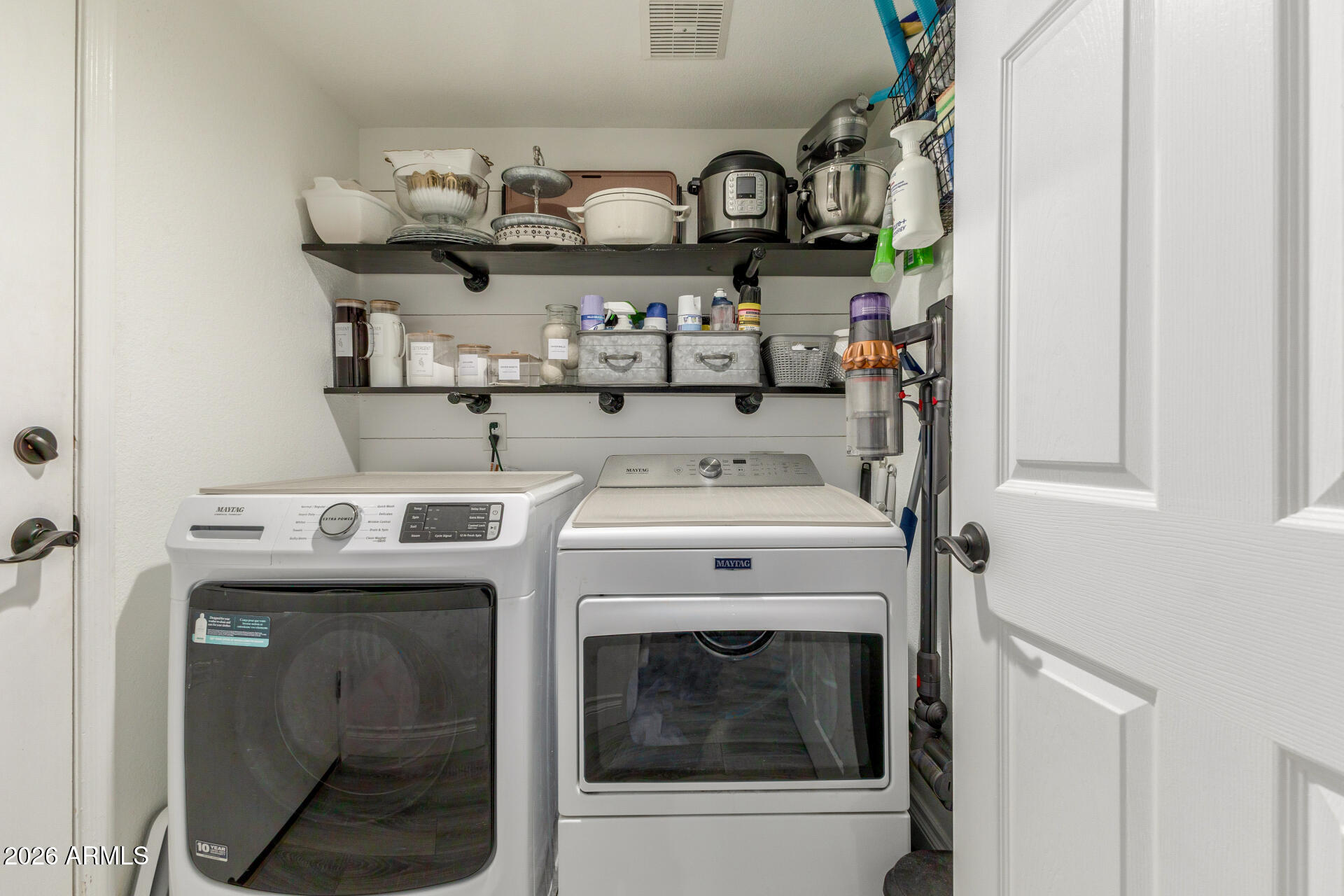 124 W MOHAWK Drive