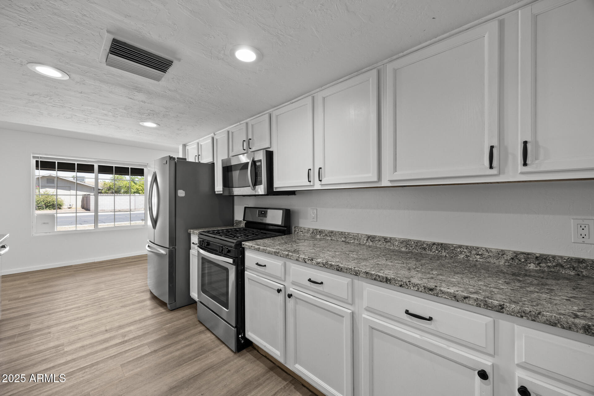 1427 W ANDERSON Drive