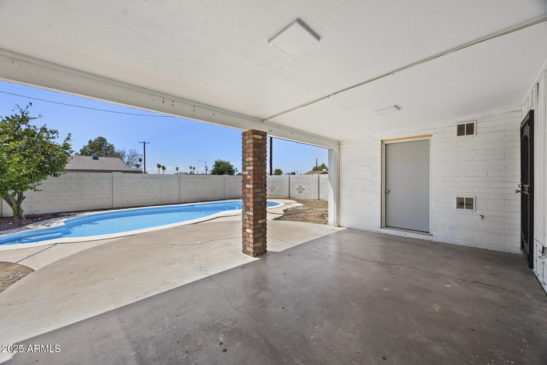 1427 W ANDERSON Drive