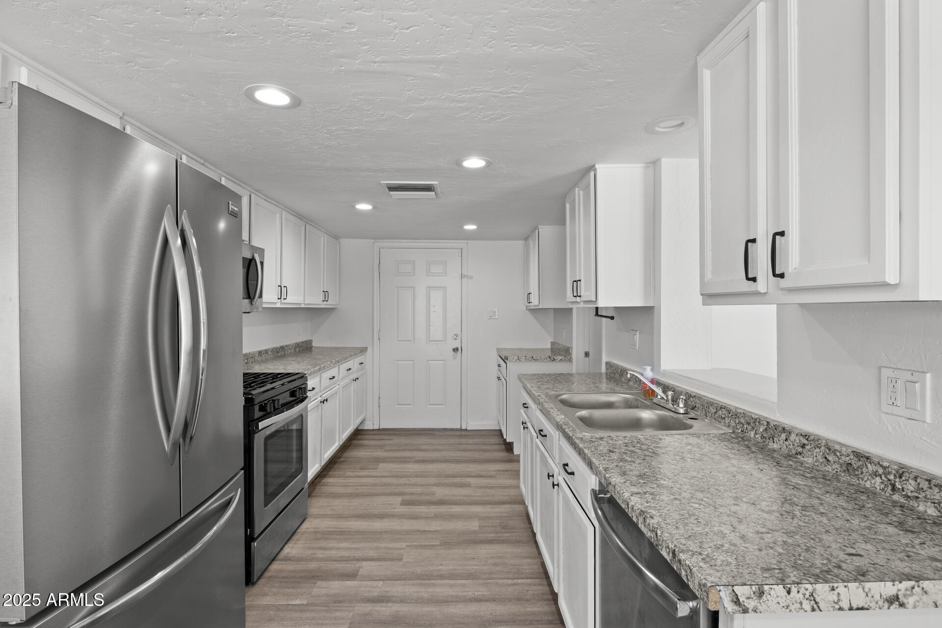 1427 W ANDERSON Drive