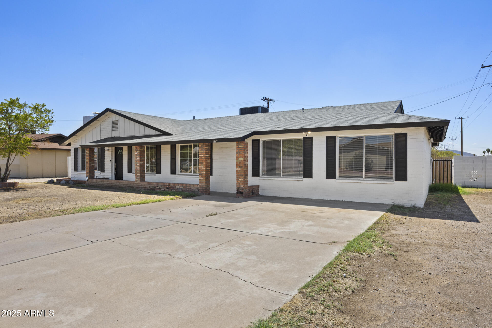 1427 W ANDERSON Drive