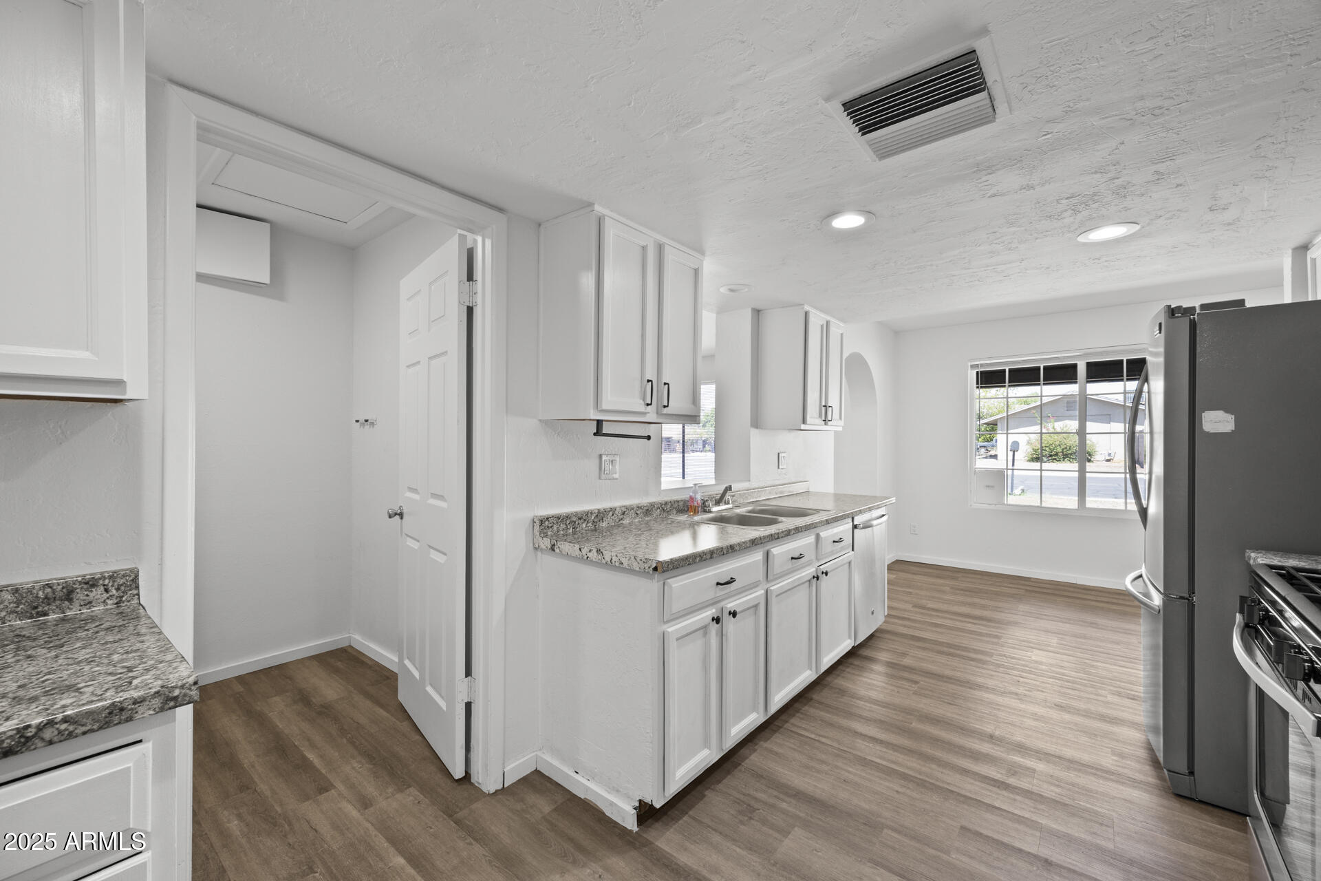 1427 W ANDERSON Drive