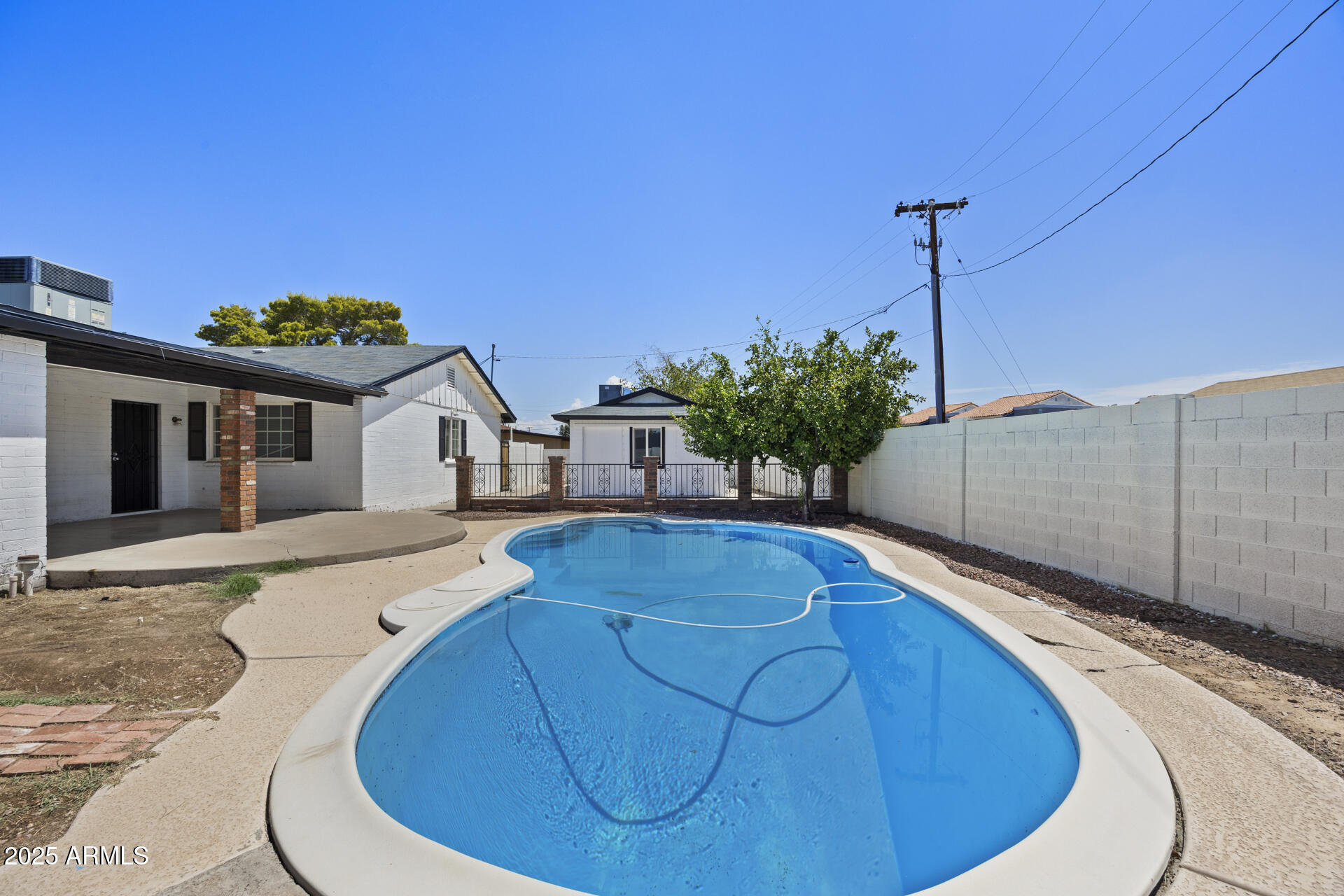 1427 W ANDERSON Drive