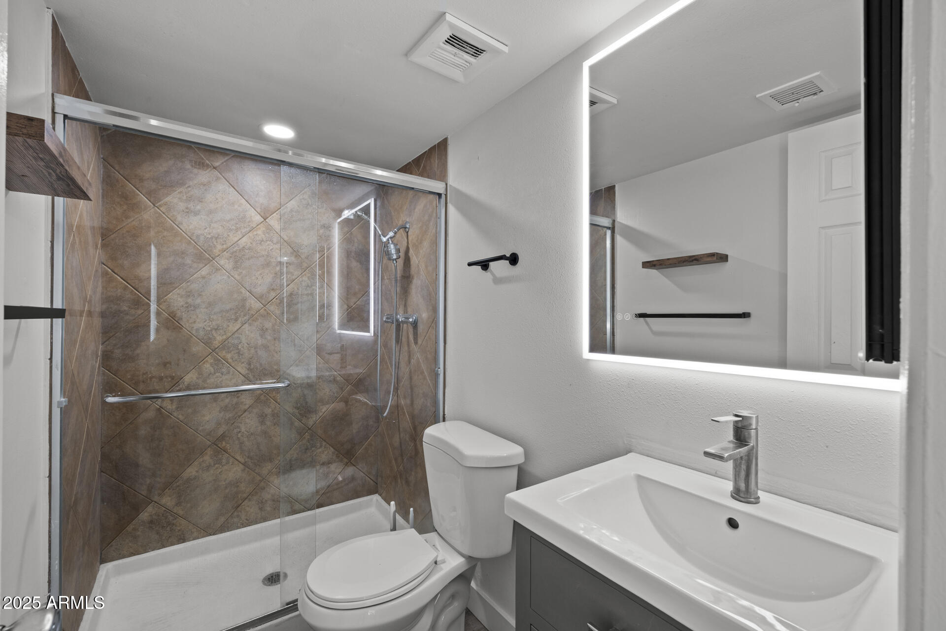 1427 W ANDERSON Drive