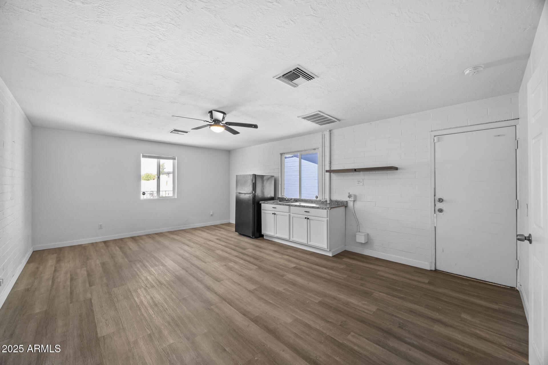 1427 W ANDERSON Drive