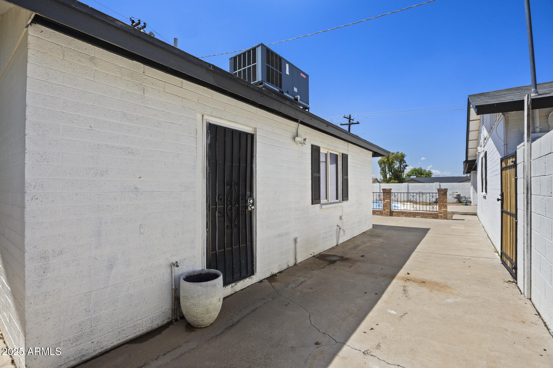 1427 W ANDERSON Drive