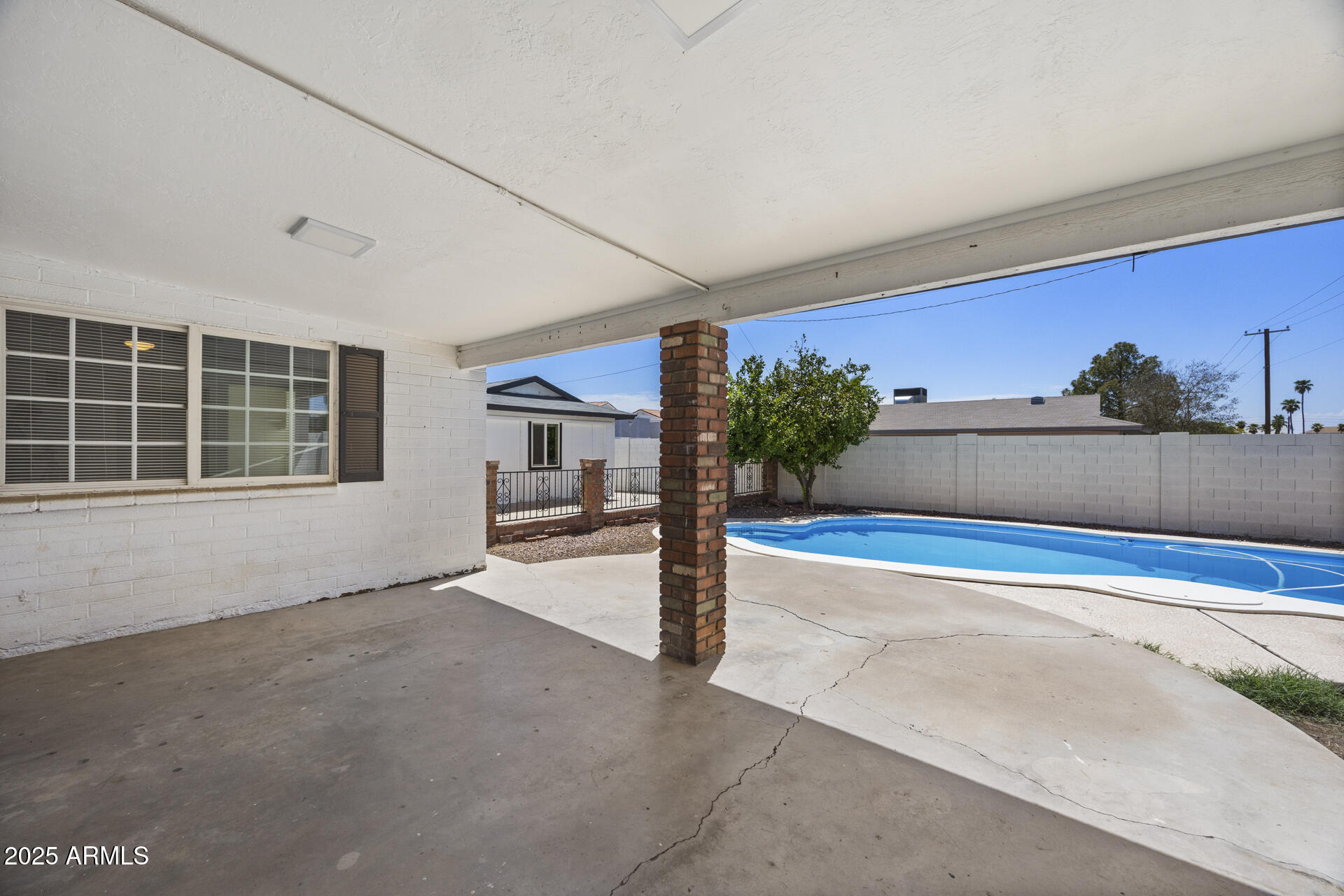 1427 W ANDERSON Drive