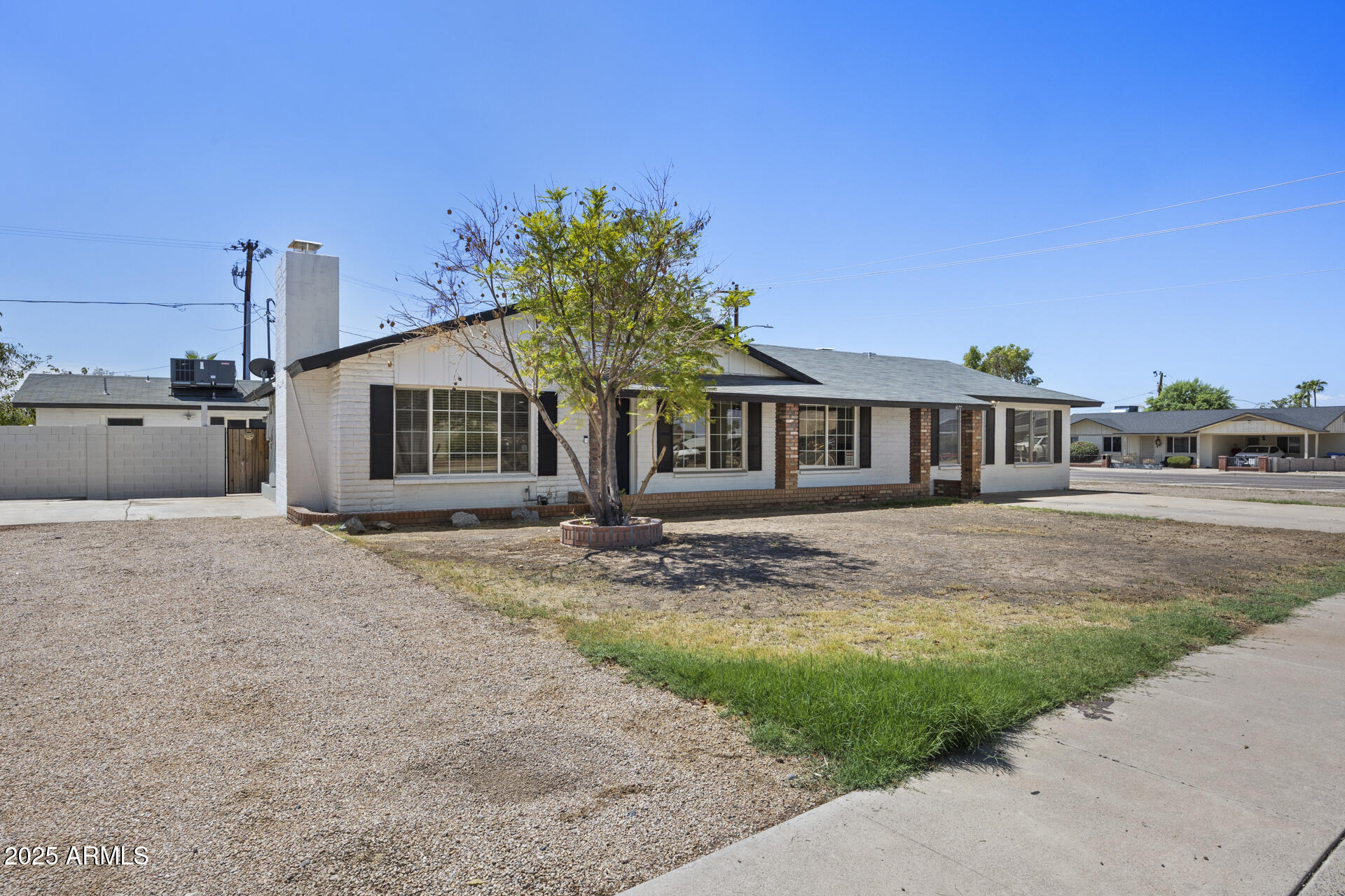 1427 W ANDERSON Drive