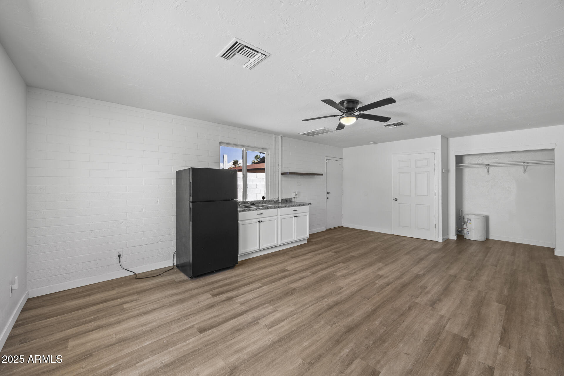 1427 W ANDERSON Drive