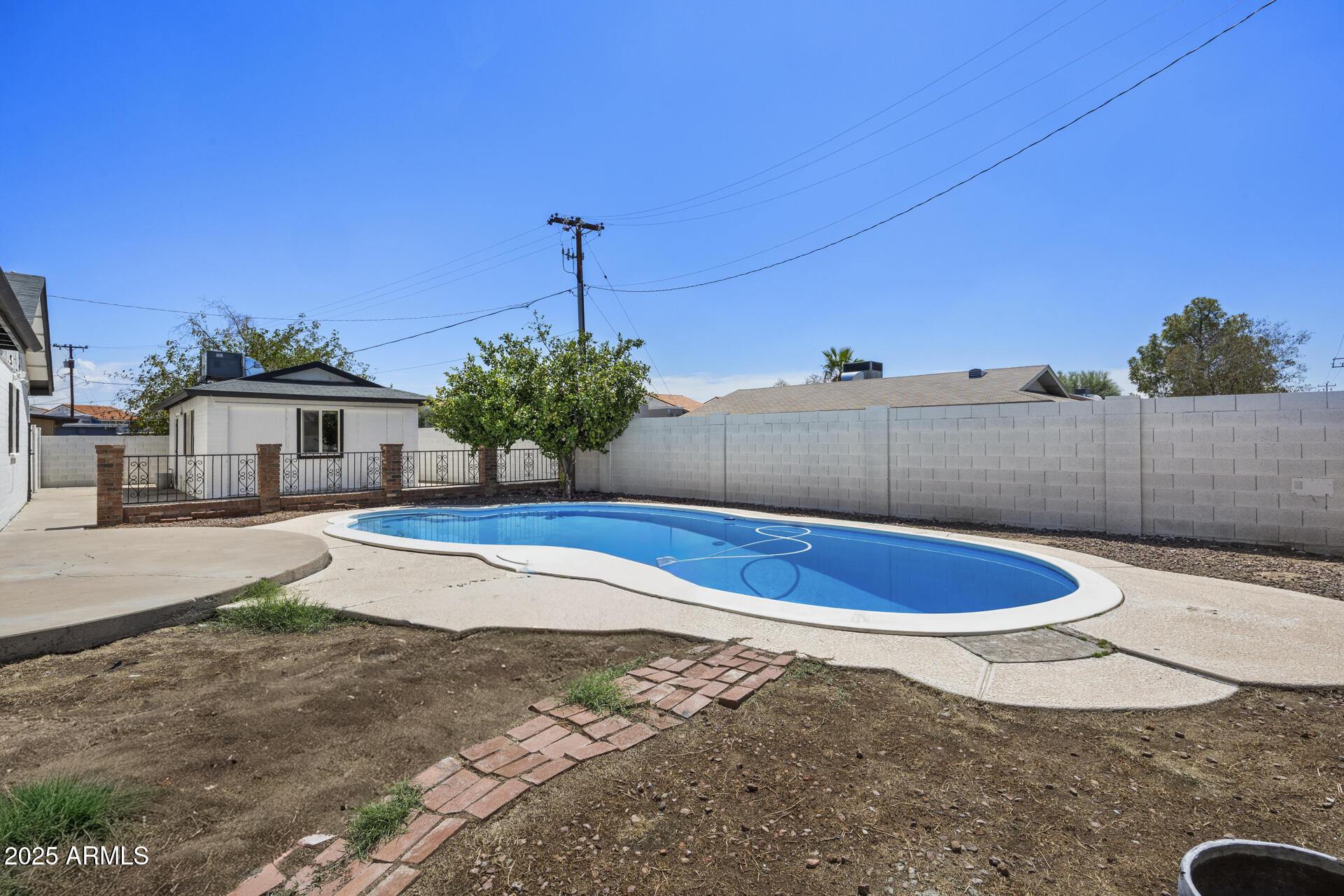 1427 W ANDERSON Drive