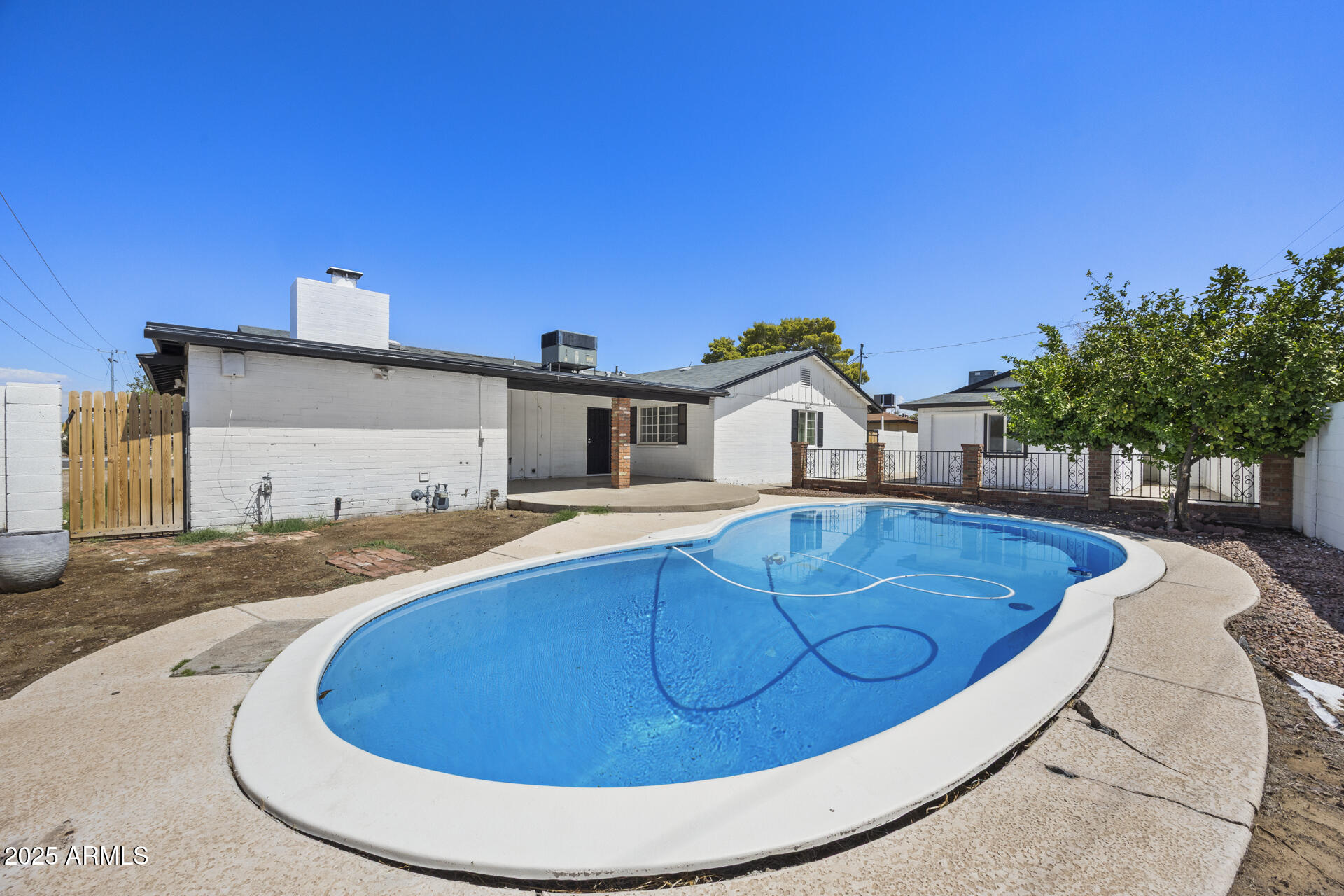 1427 W ANDERSON Drive