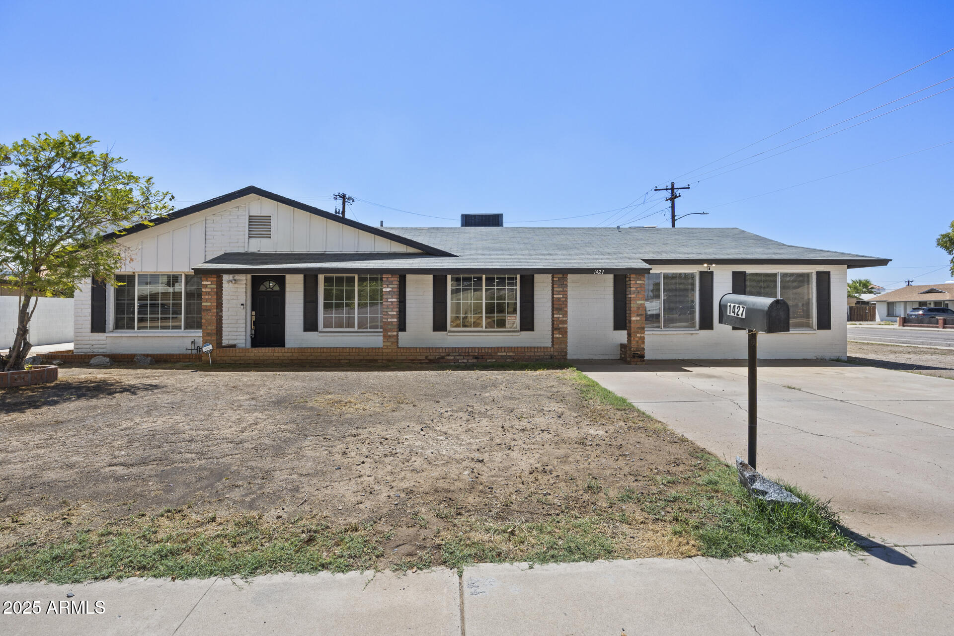 1427 W ANDERSON Drive