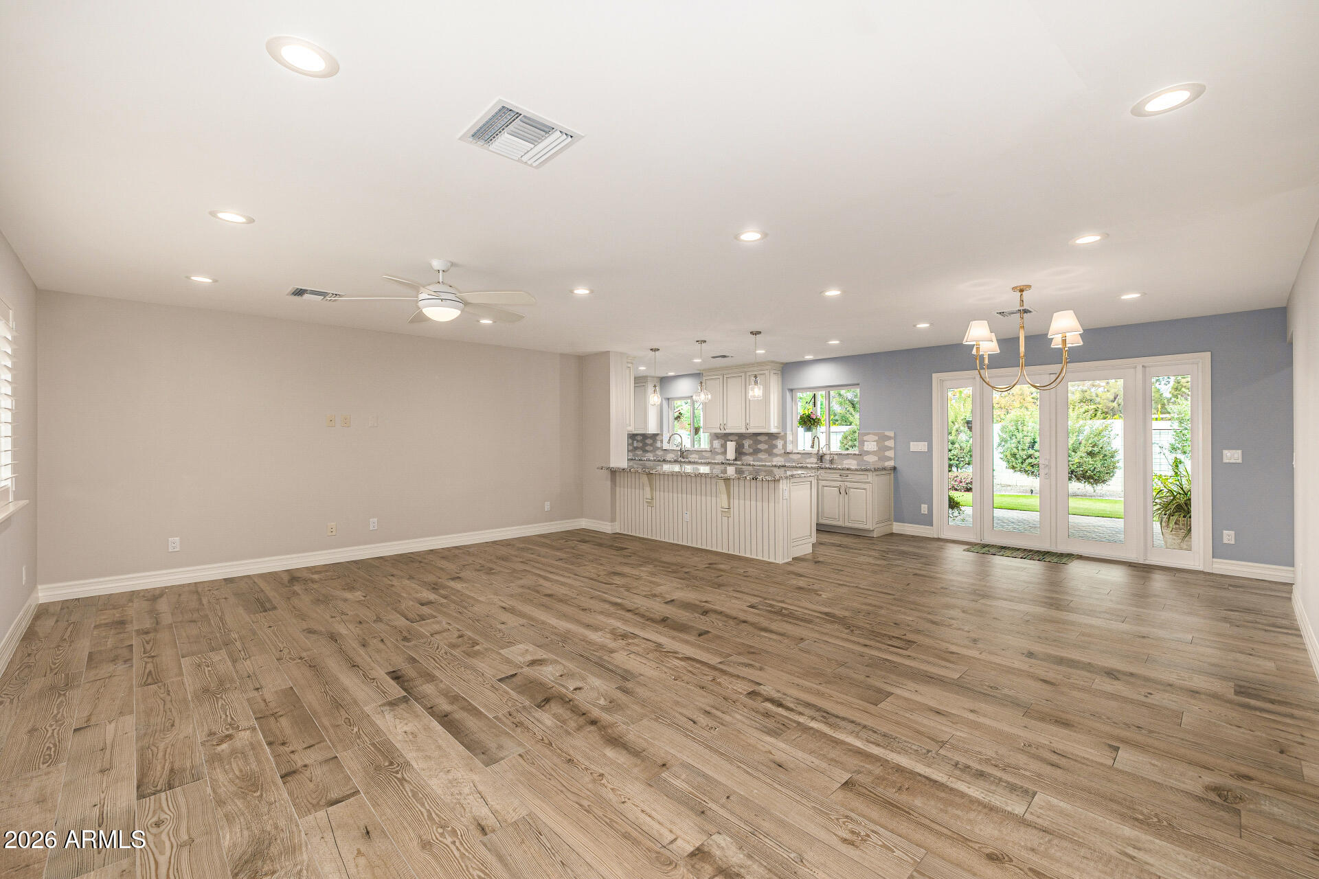 4010 E COOLIDGE Street