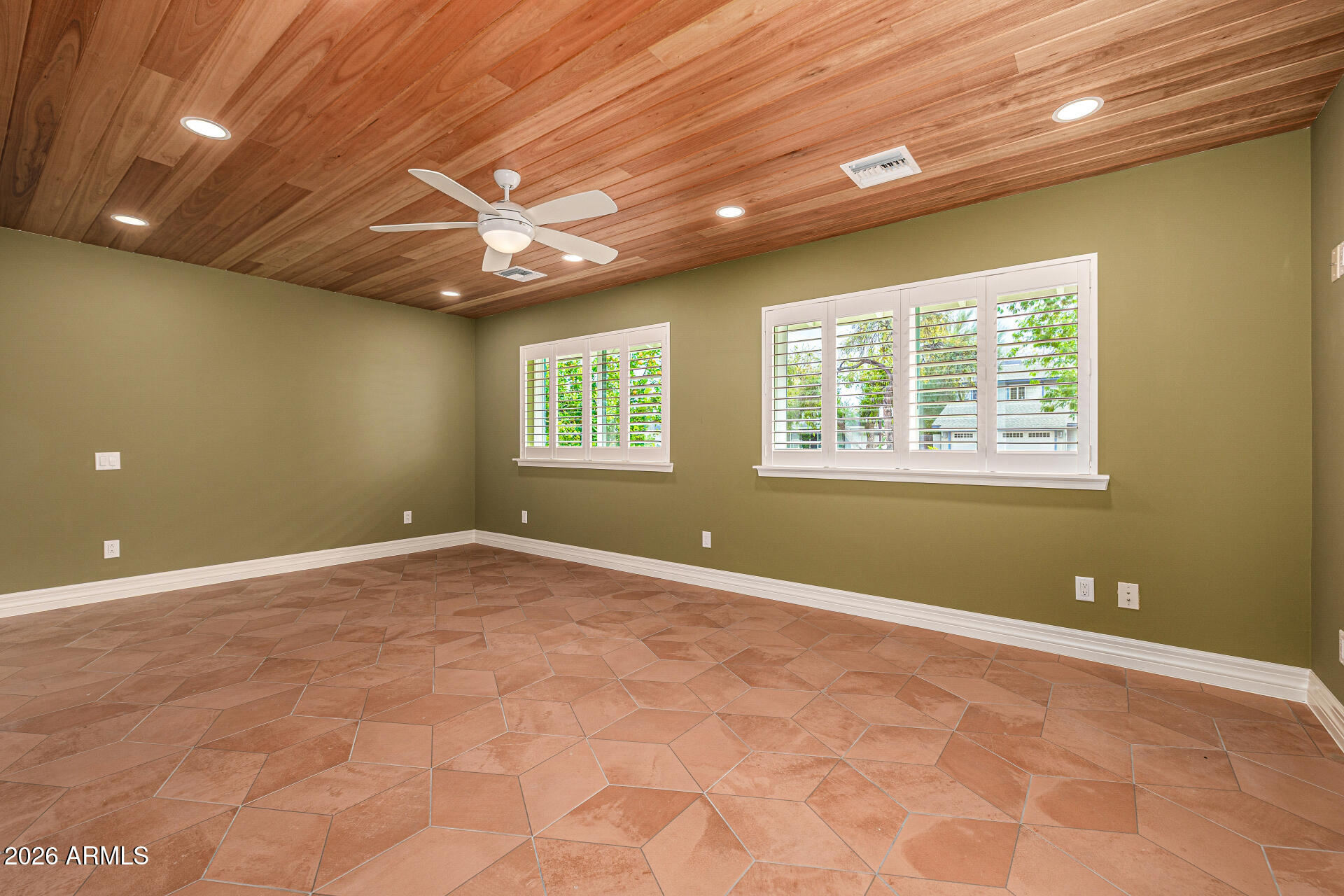 4010 E COOLIDGE Street