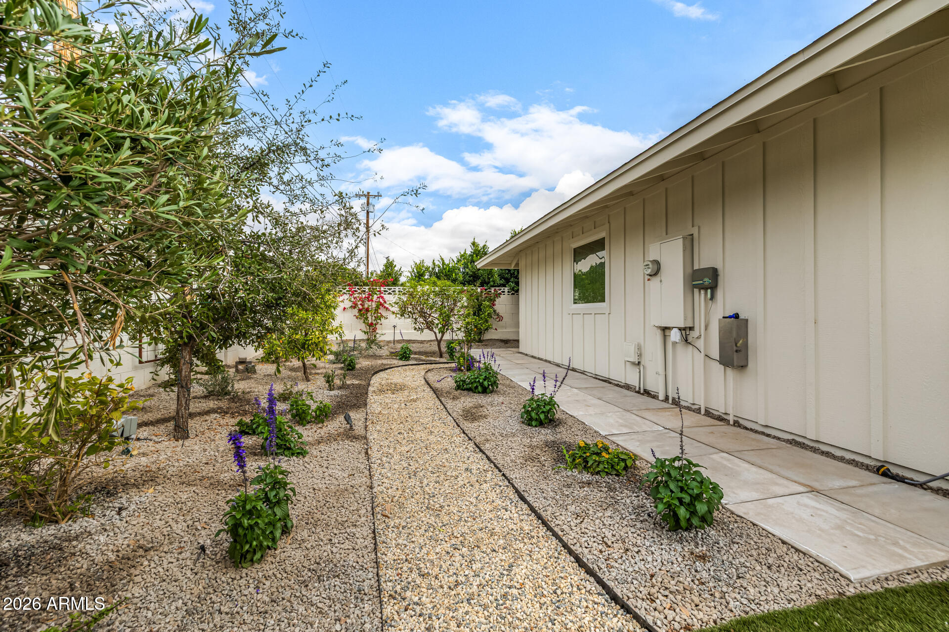 4010 E COOLIDGE Street