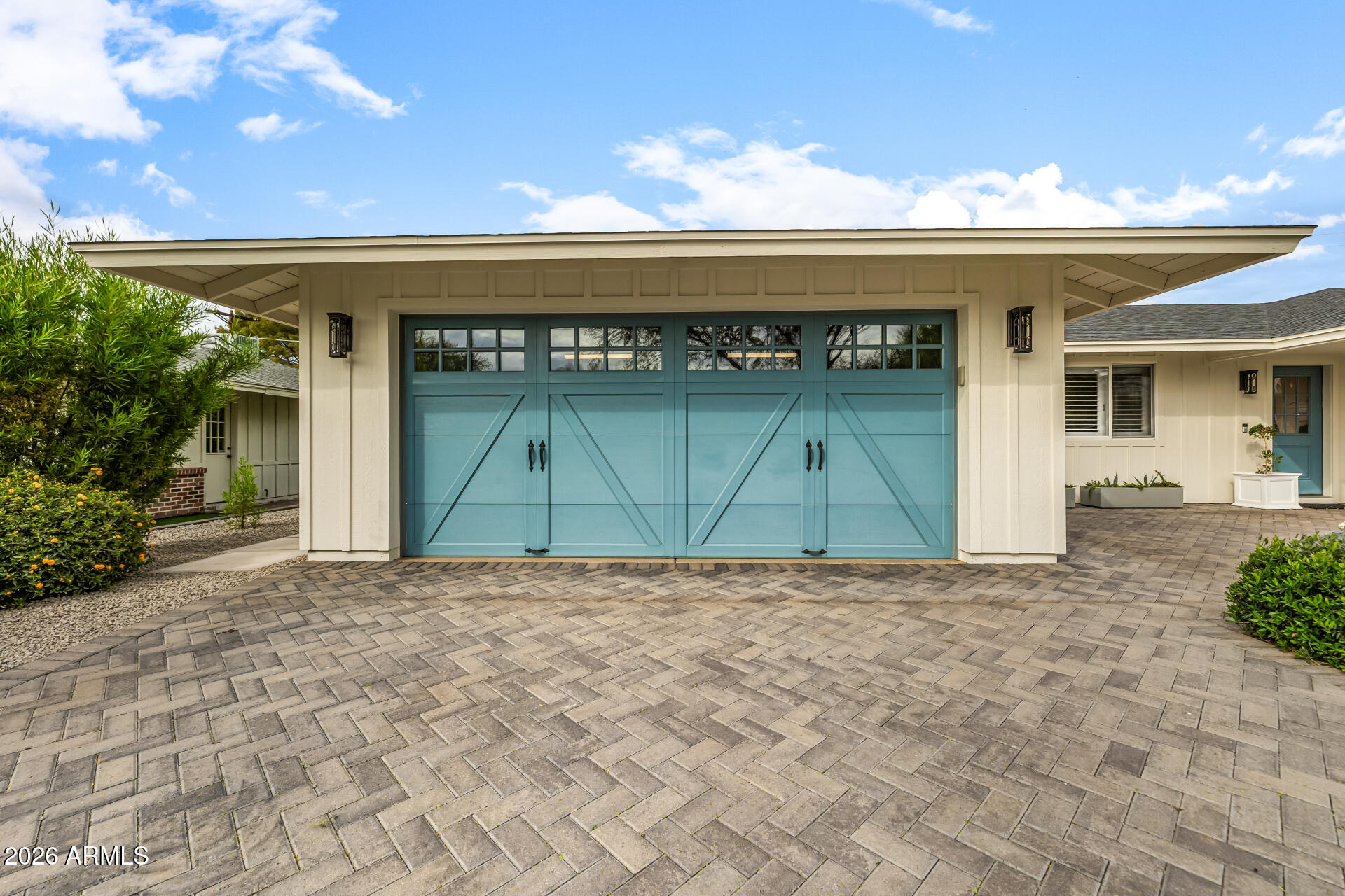 4010 E COOLIDGE Street