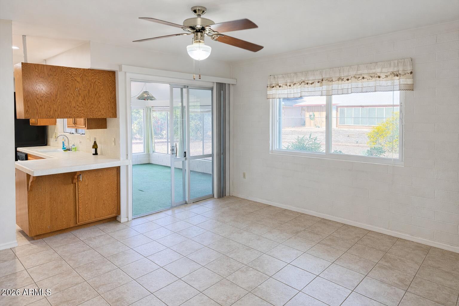 10136 W DESERT HILLS Drive