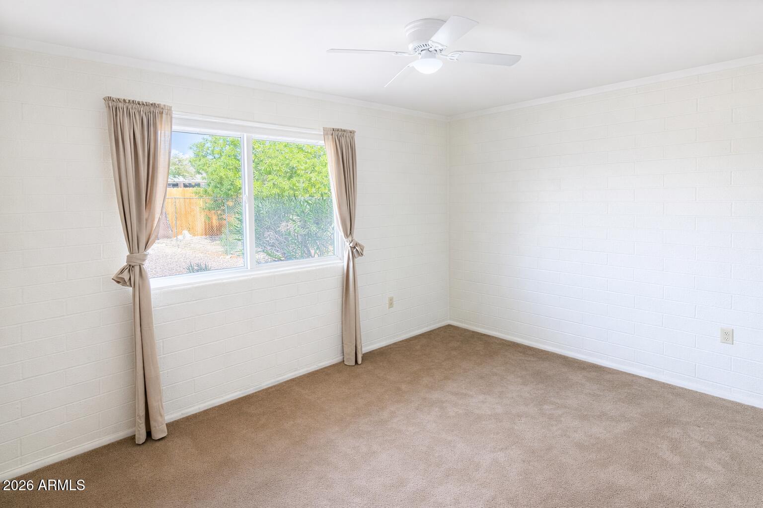 10136 W DESERT HILLS Drive