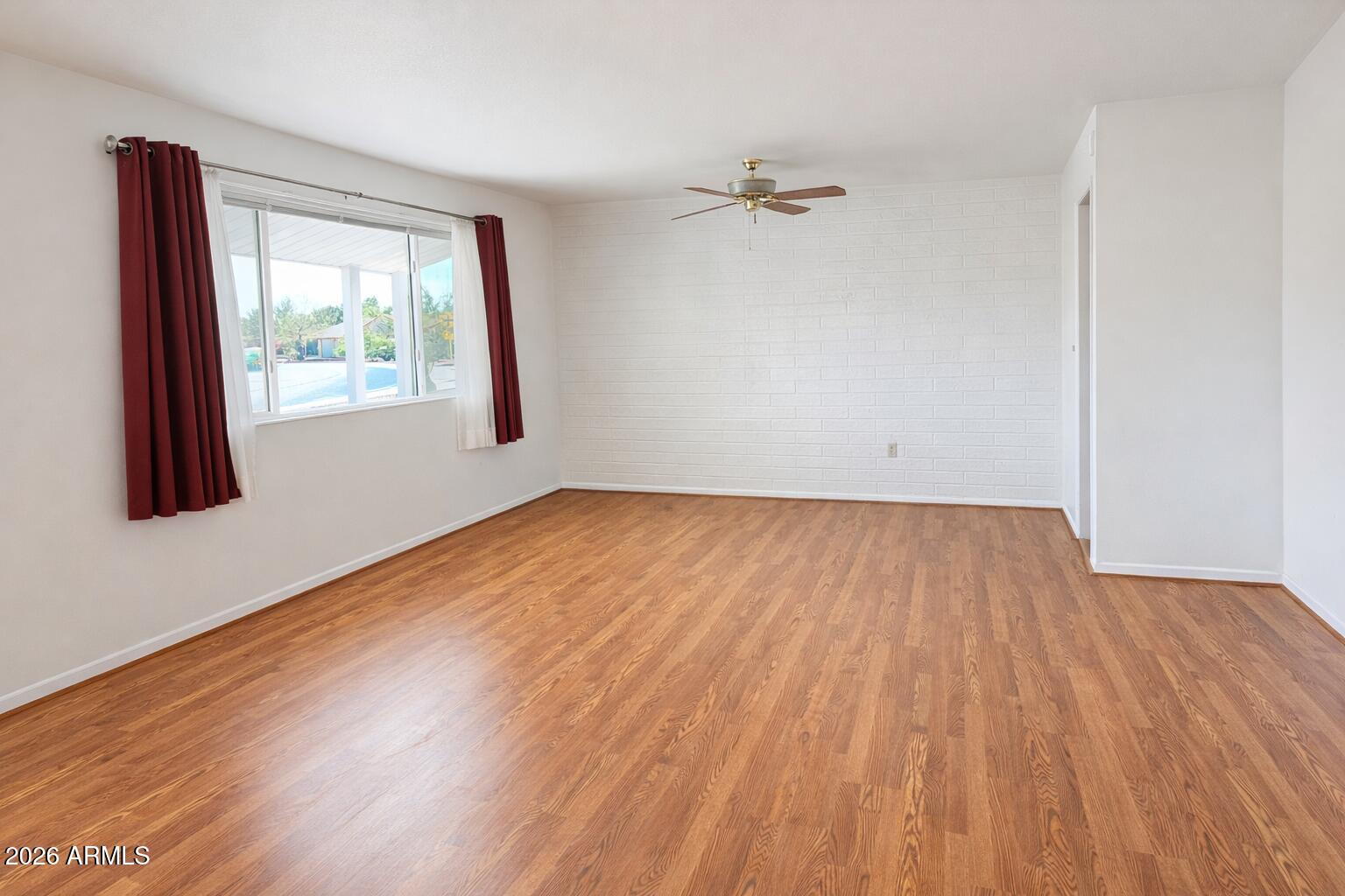 10136 W DESERT HILLS Drive