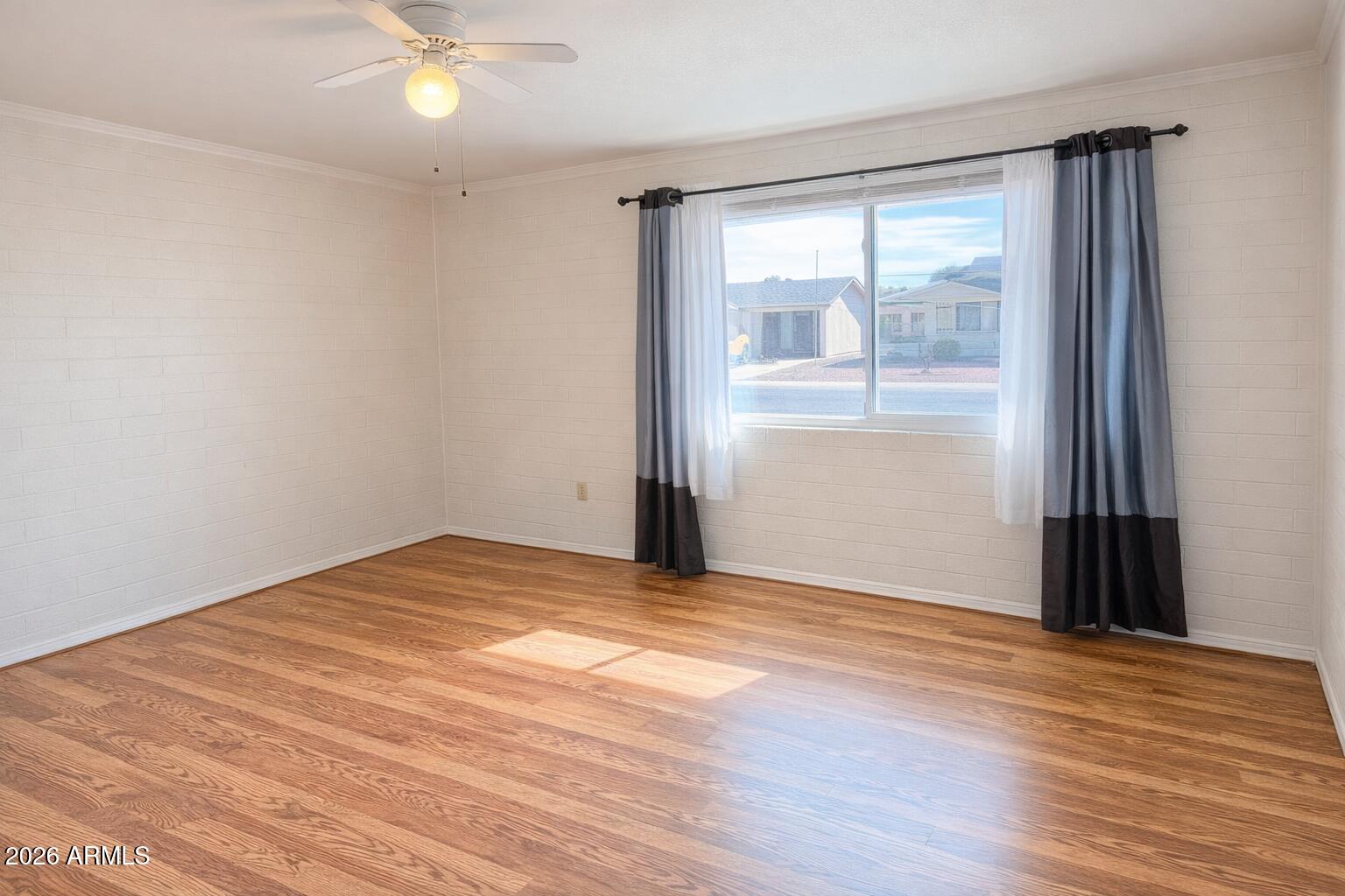 10136 W DESERT HILLS Drive