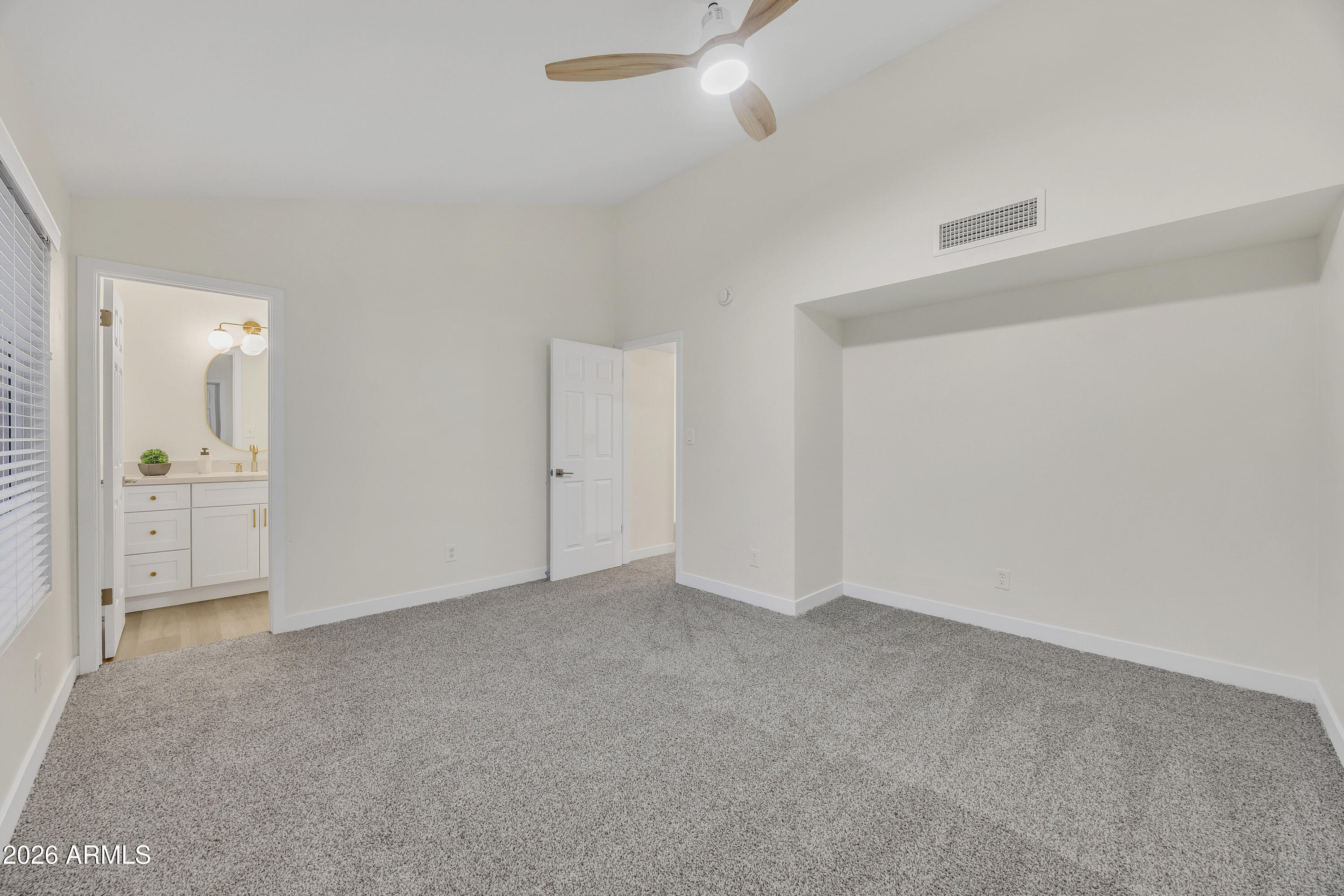 4821 W LOMA Lane