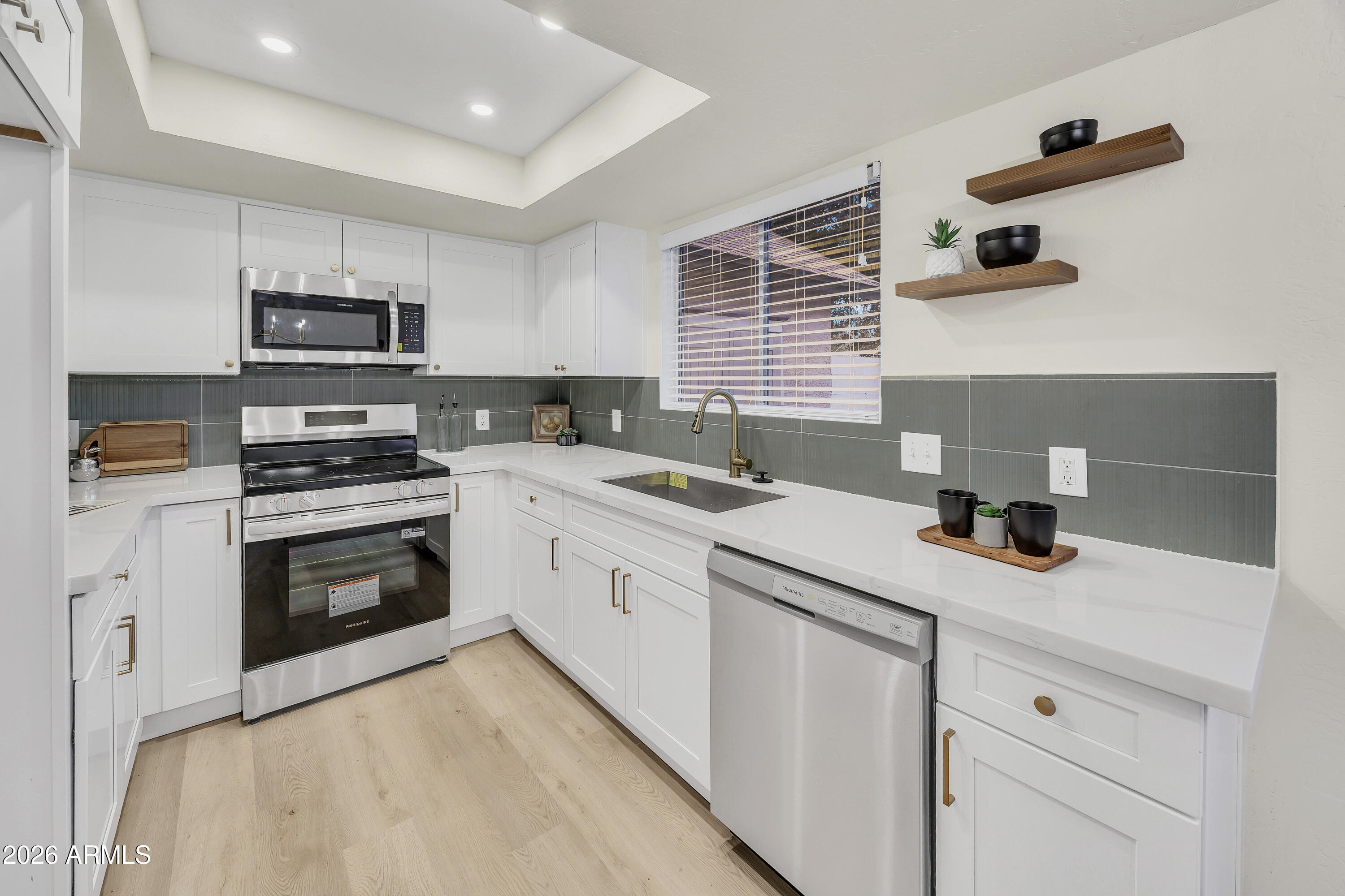 4821 W LOMA Lane
