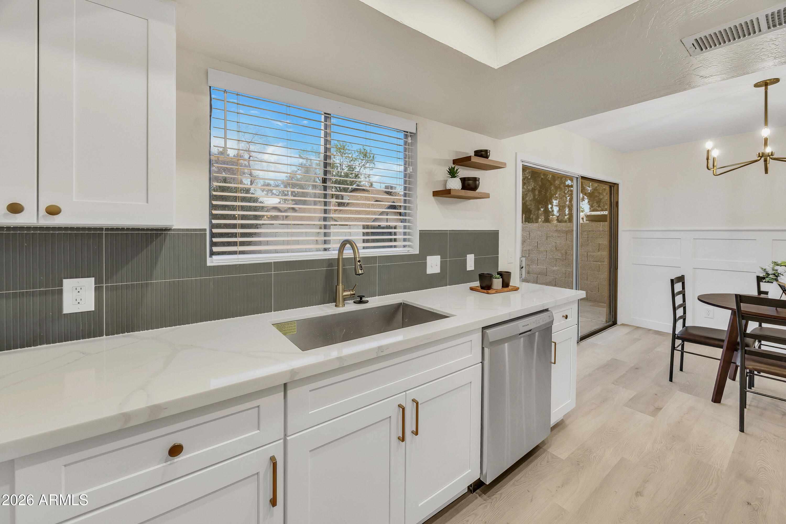 4821 W LOMA Lane