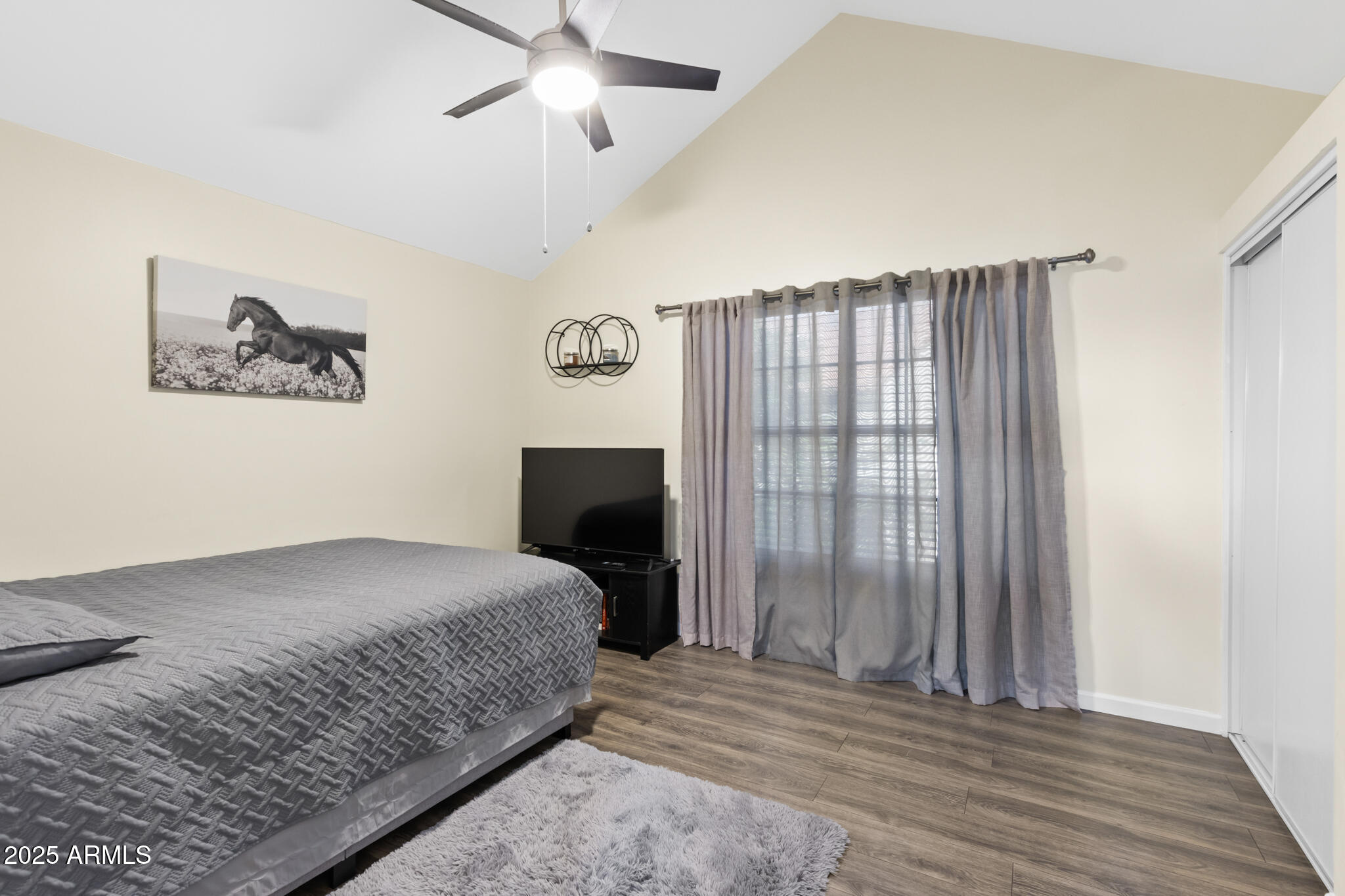 4901 E KELTON Lane 1052
