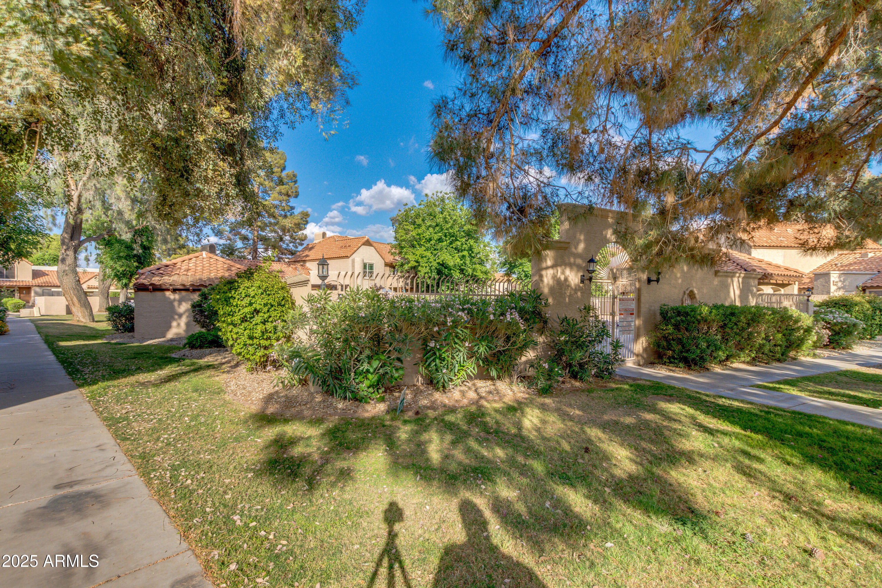 4901 E KELTON Lane 1052