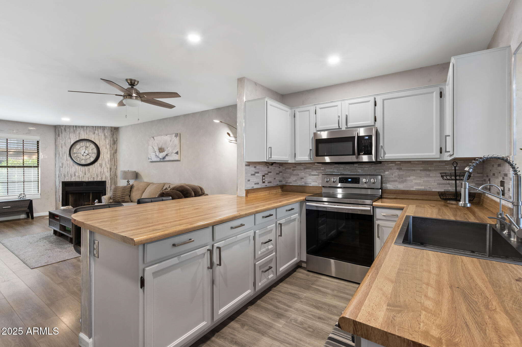4901 E KELTON Lane 1052