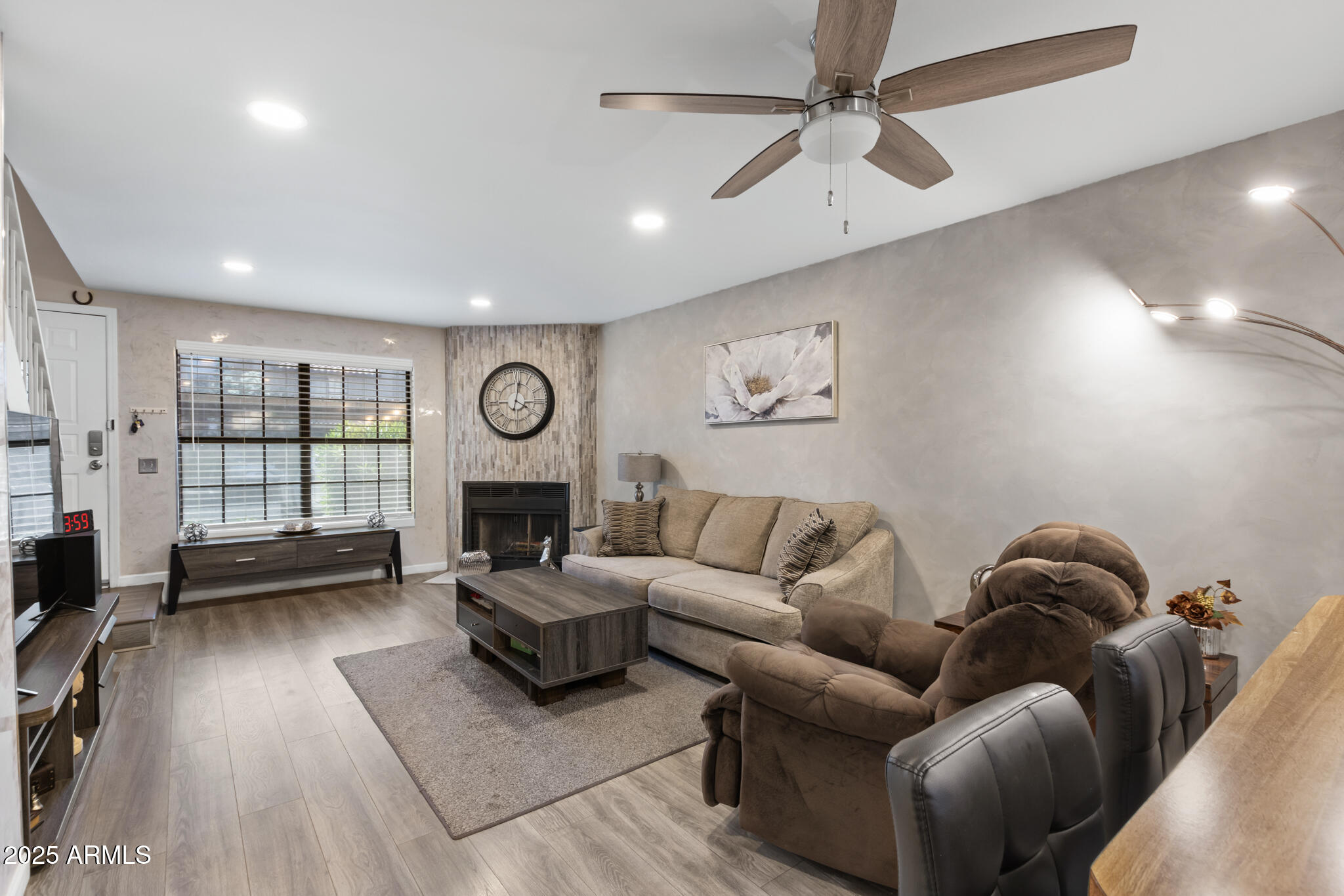 4901 E KELTON Lane 1052