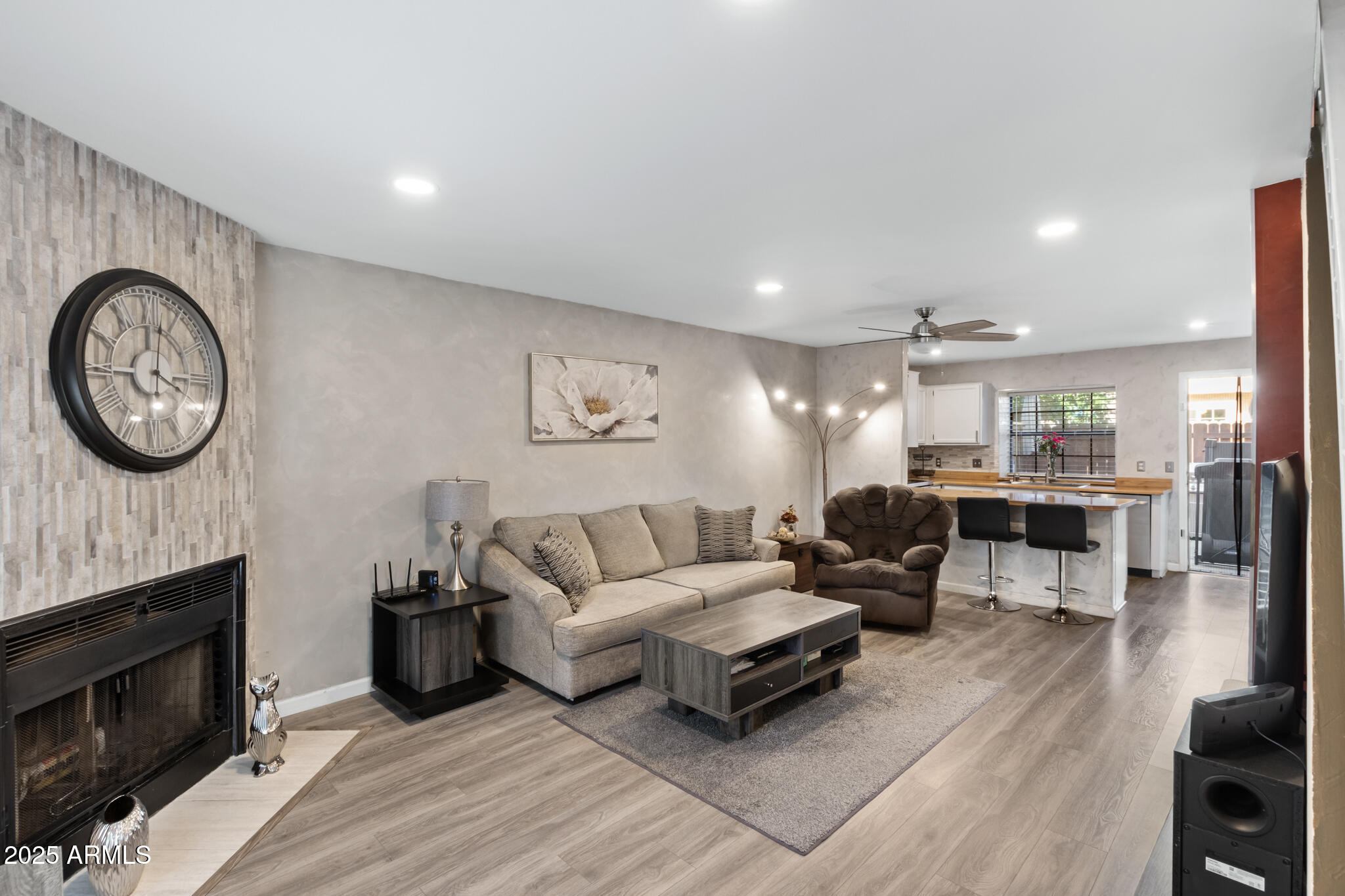 4901 E KELTON Lane 1052