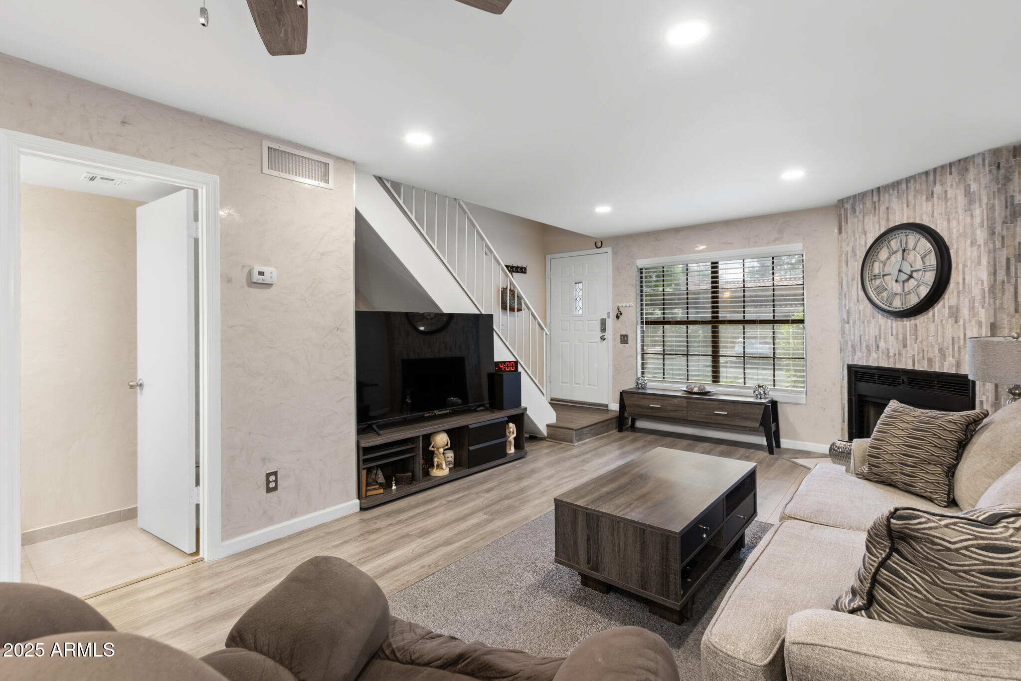 4901 E KELTON Lane 1052