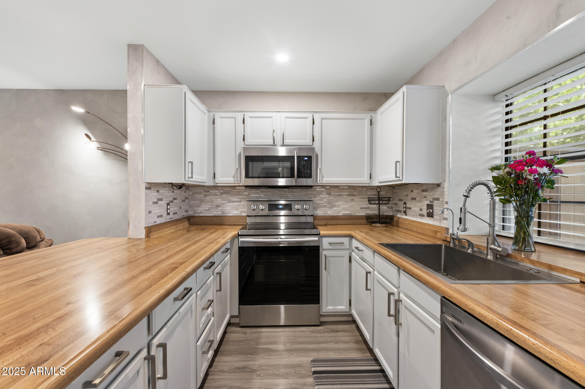 4901 E KELTON Lane 1052