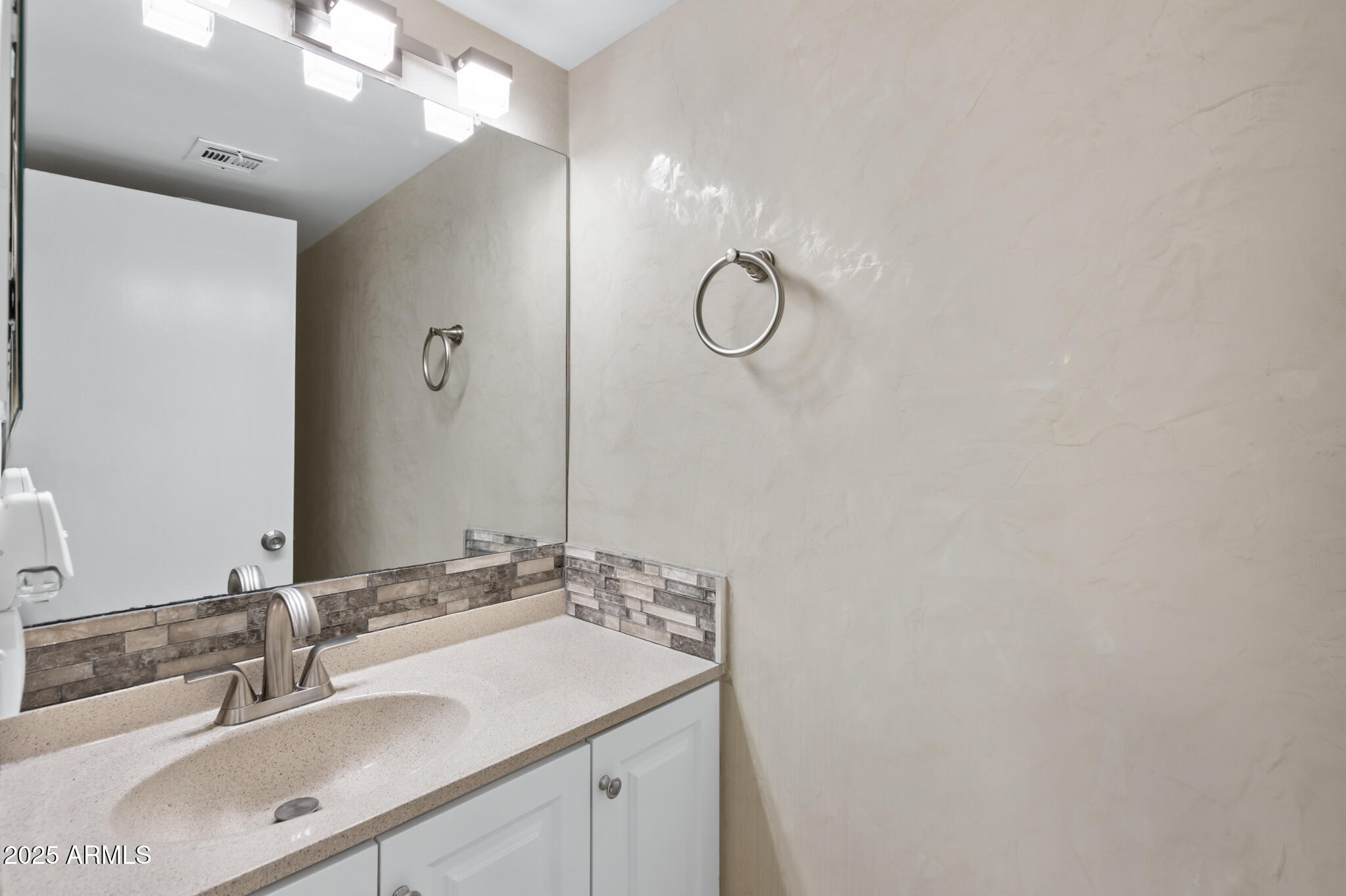4901 E KELTON Lane 1052