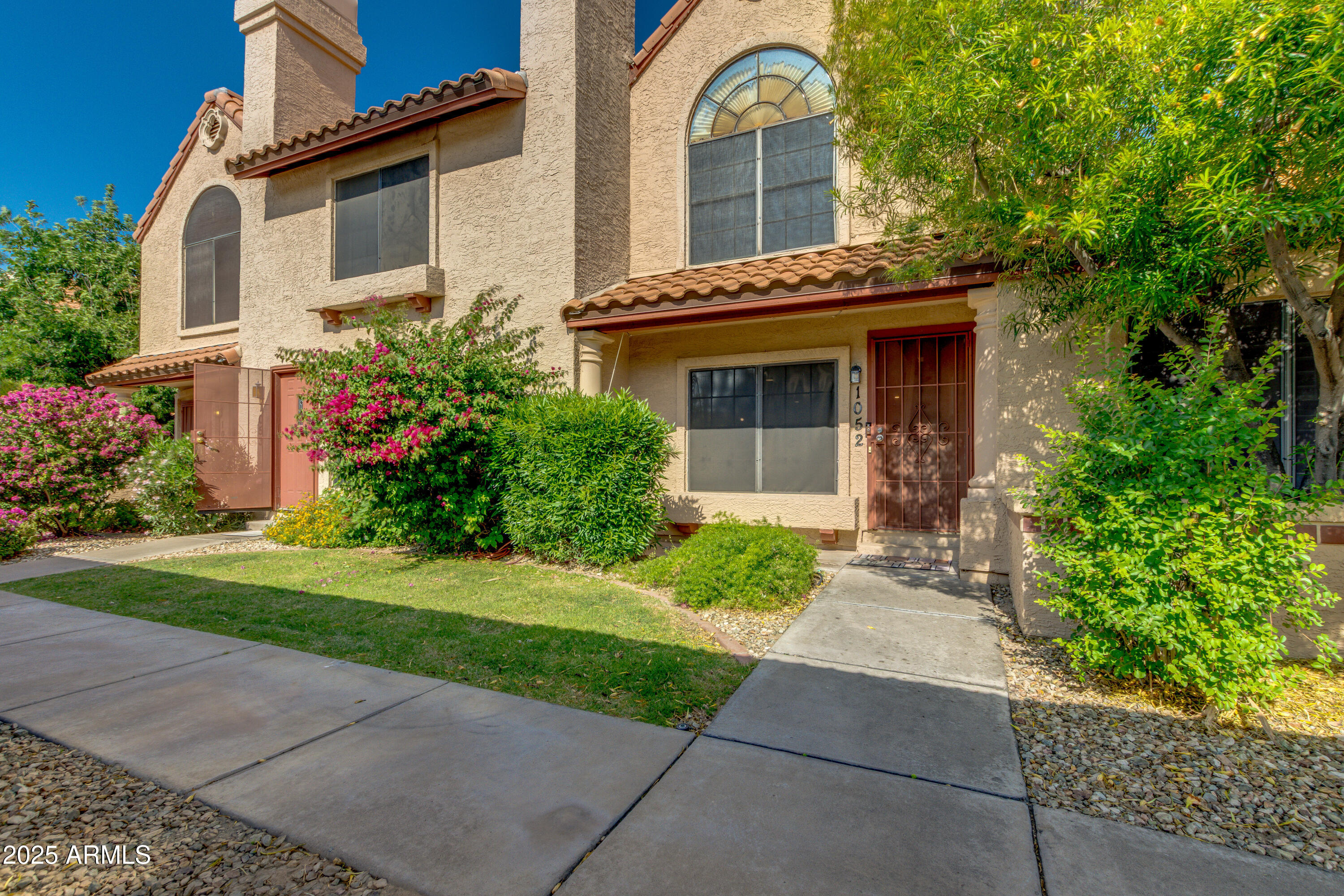 4901 E KELTON Lane 1052