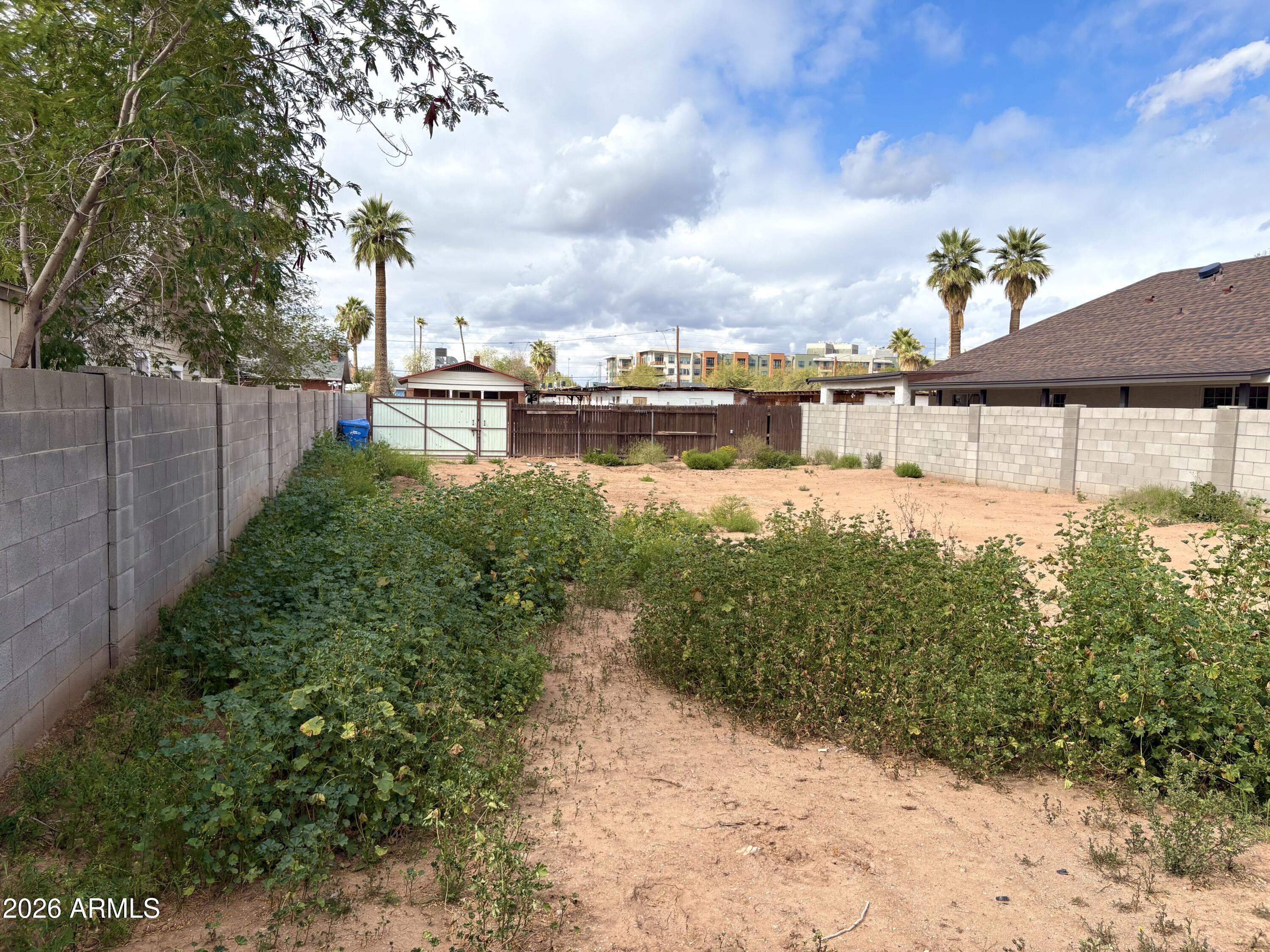 2237 N RICHLAND Street 6